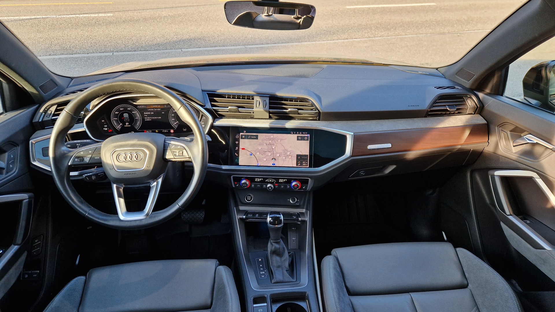 AUDI Q3 45 TFSI e S line S-tronic-image-5