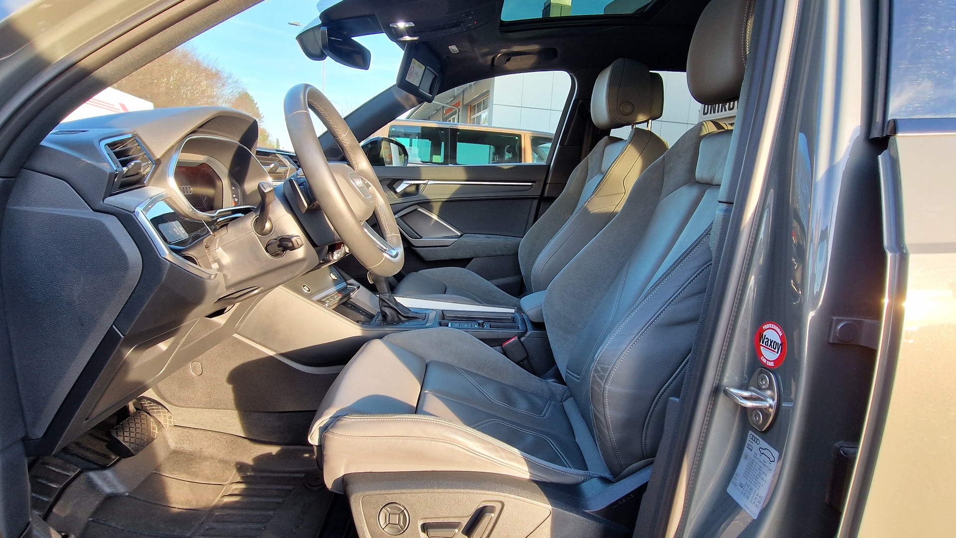 AUDI Q3 45 TFSI e S line S-tronic-image-4