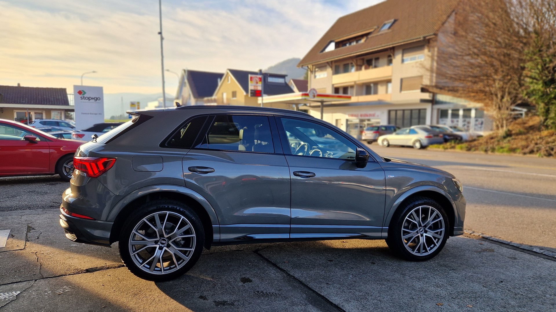 AUDI Q3 45 TFSI e S line S-tronic-image-3