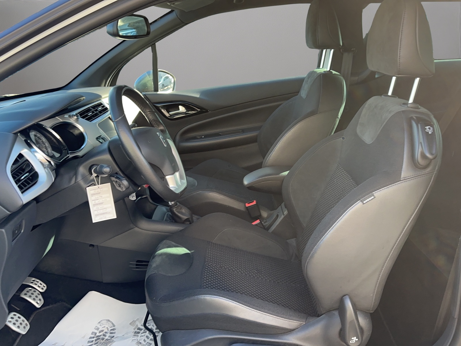 DS AUTOMOBILES DS3 1.2 VTi SO Chic-image-8