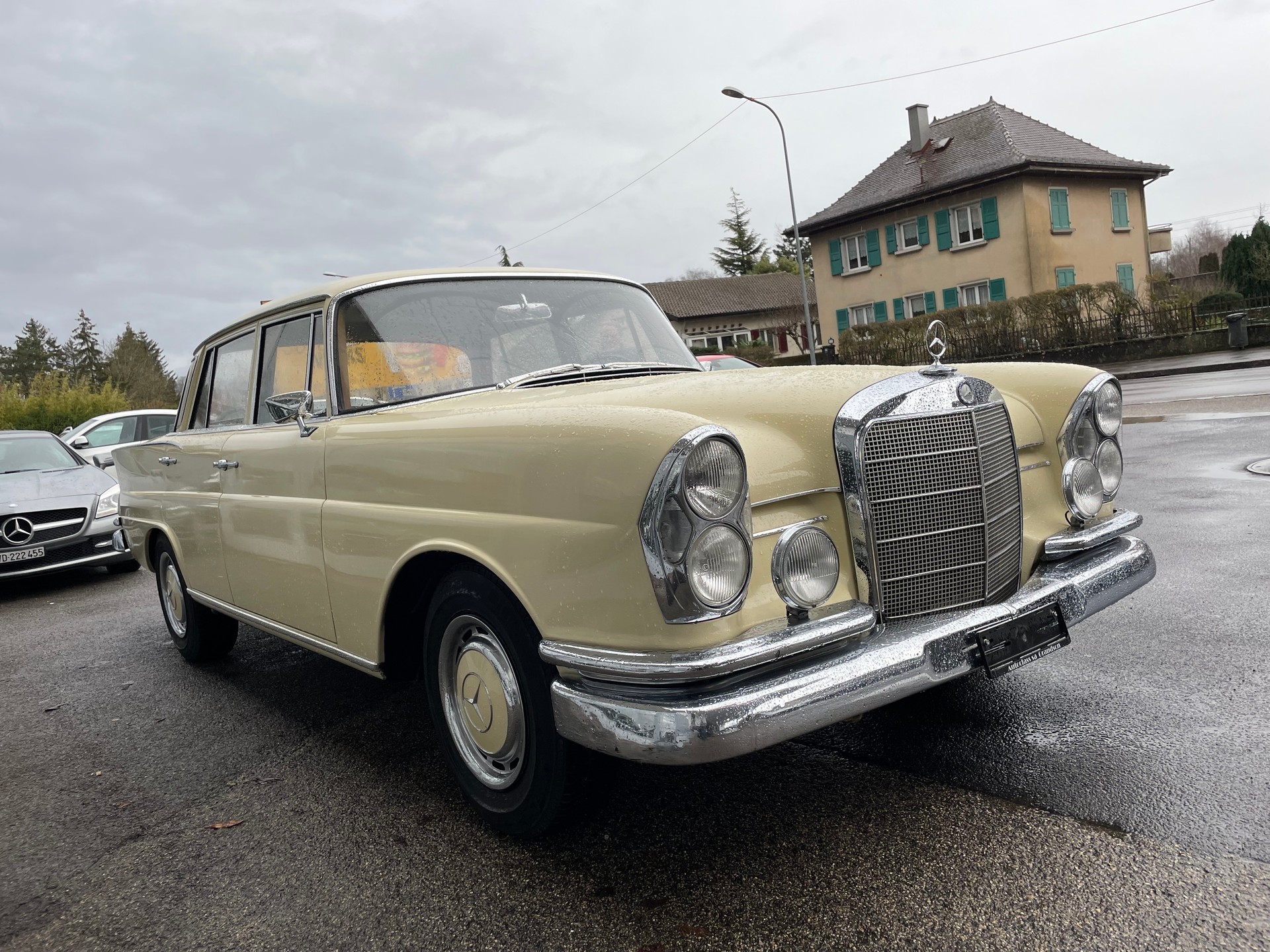 MERCEDES-BENZ 220 SE-showroom-element-3