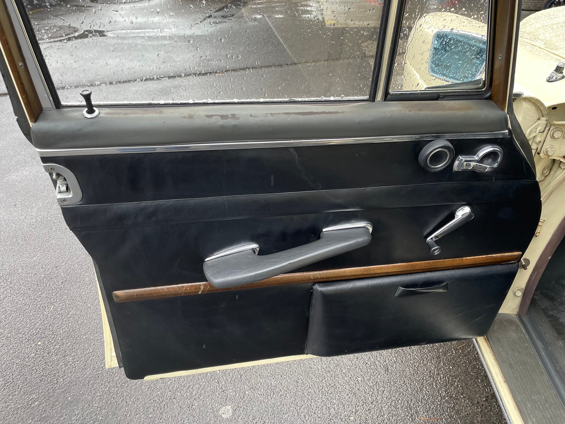 MERCEDES-BENZ 220 SE-image-7