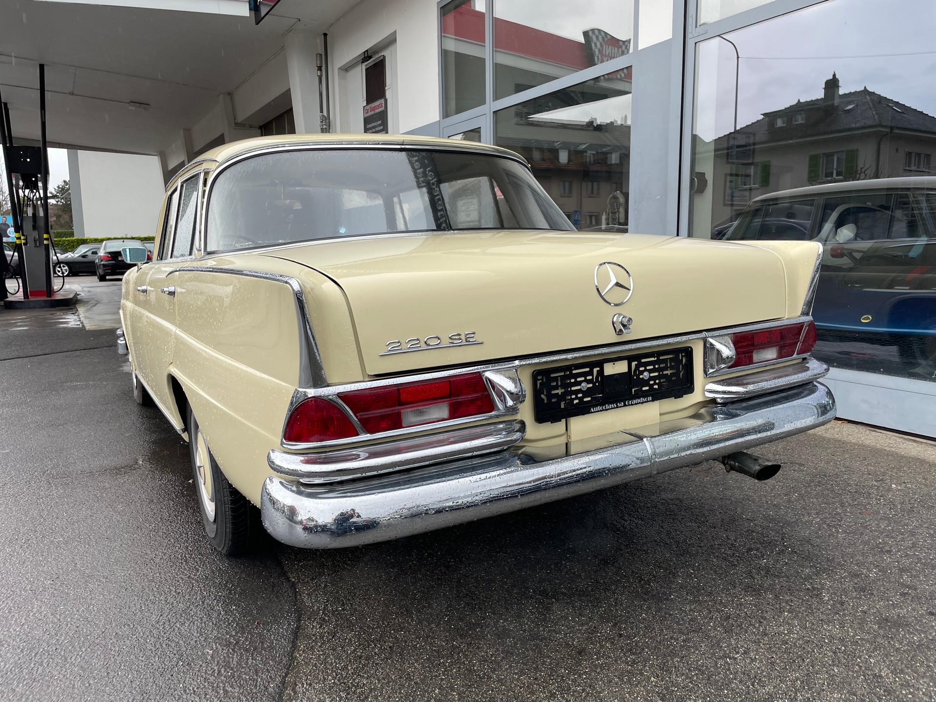 MERCEDES-BENZ 220 SE-showroom-element-2