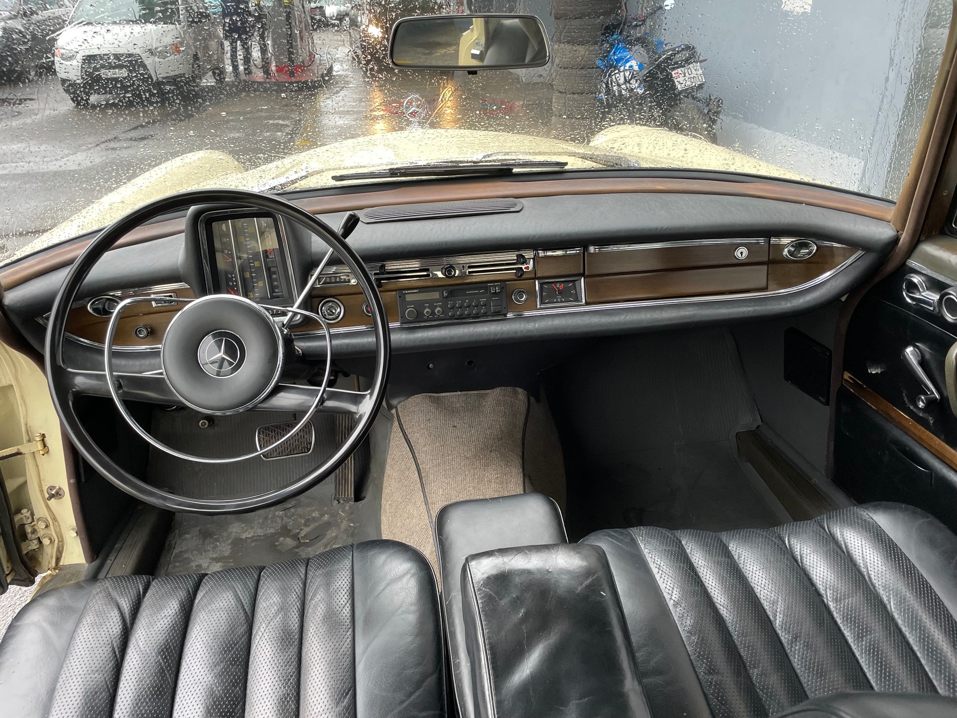 MERCEDES-BENZ 220 SE-image-9
