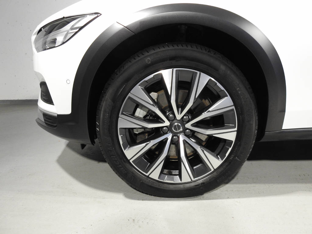 VOLVO V90 Cross Country 2.0 B5 Plus AWD-image-12