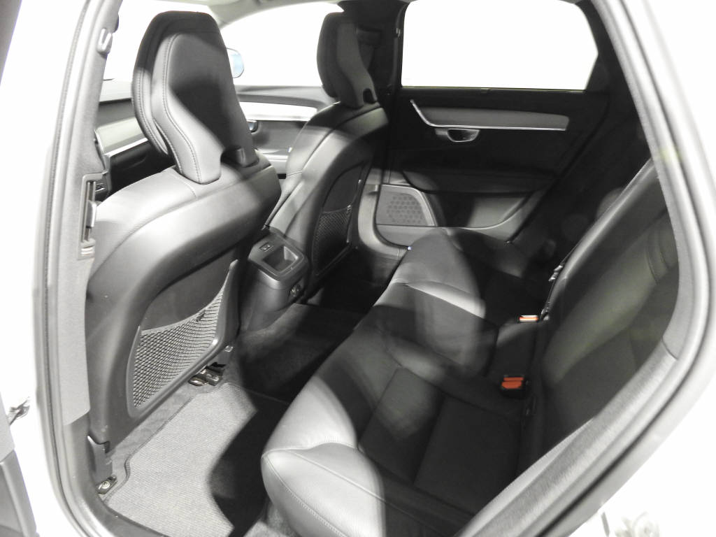 VOLVO V90 Cross Country 2.0 B5 Plus AWD-image-8
