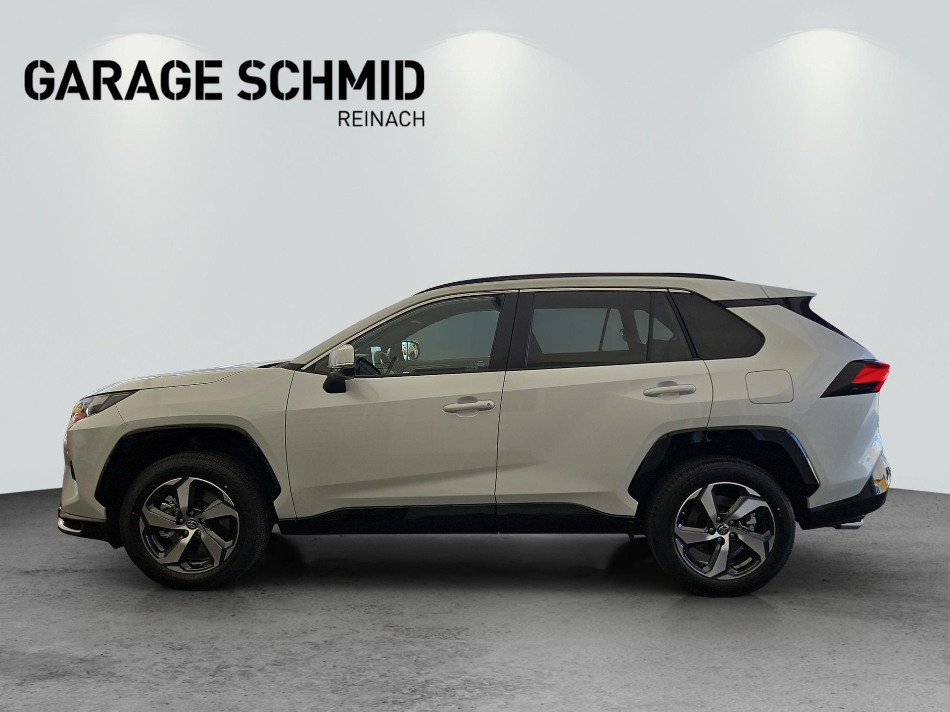 TOYOTA RAV4 2.5 Plug-In-Hybrid Premium-showroom-element-3