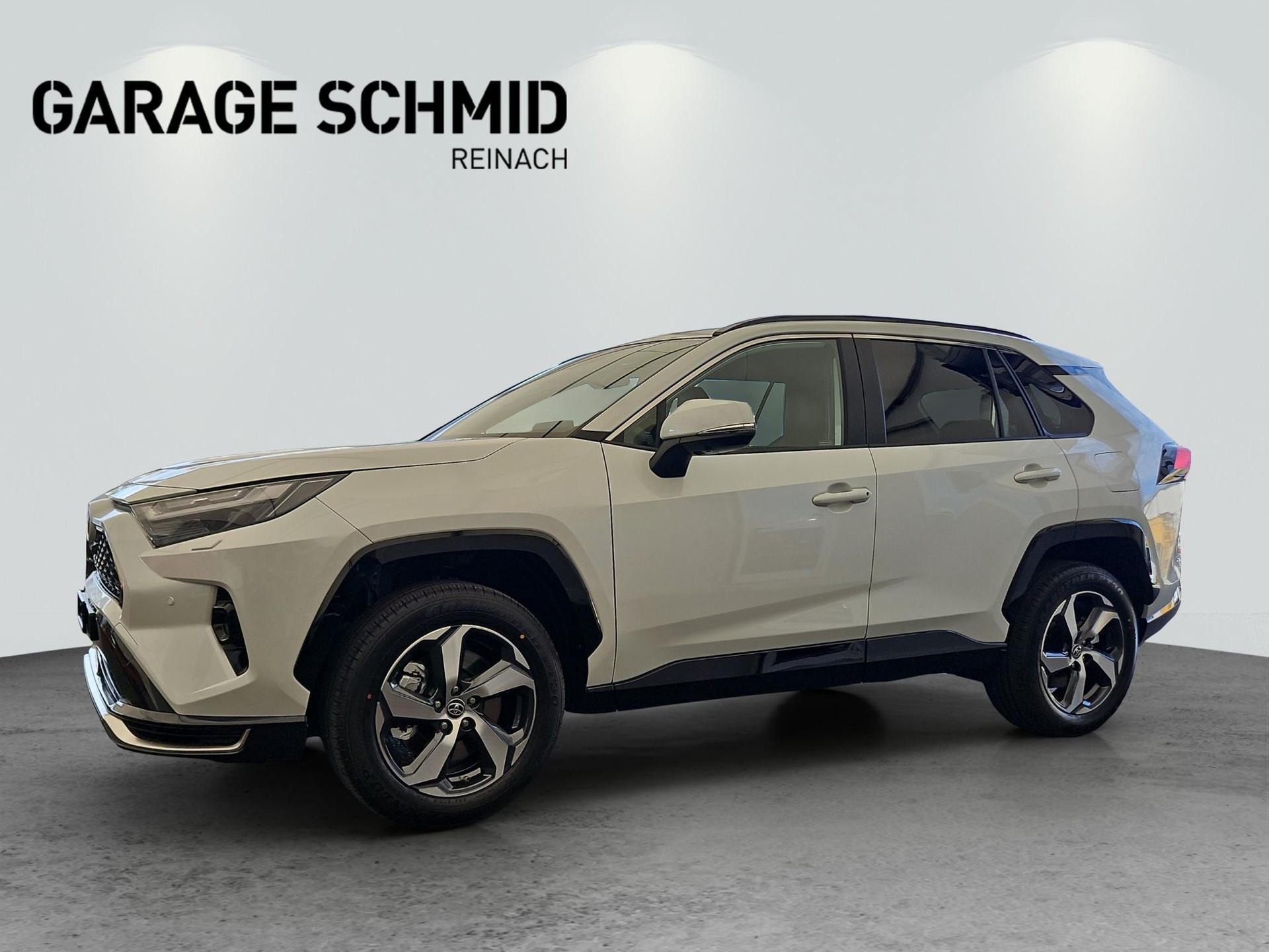 TOYOTA RAV4 2.5 Plug-In-Hybrid Premium-showroom-element-2