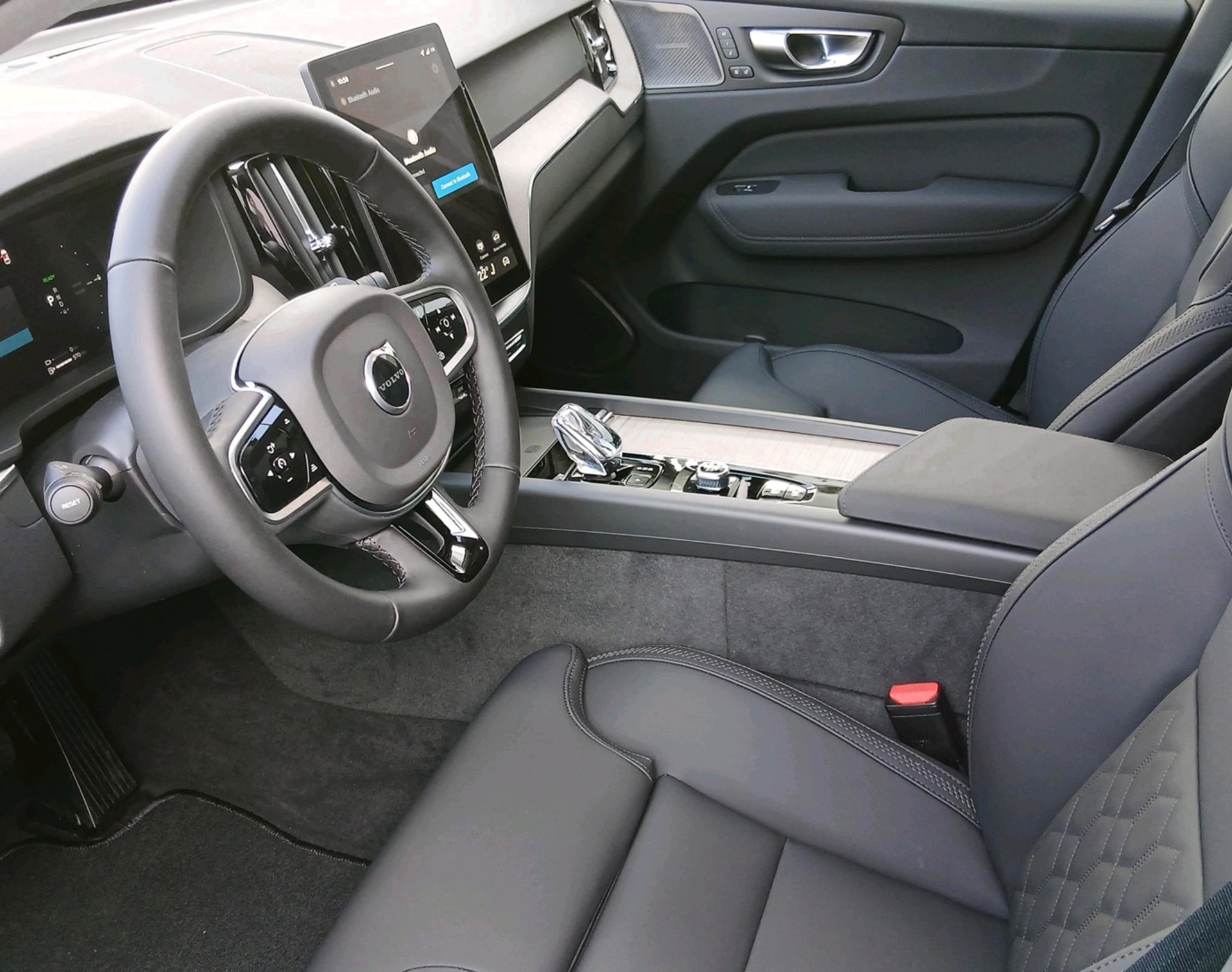 VOLVO XC60 2.0 T6 TE Plus Bright eAW-showroom-element-2