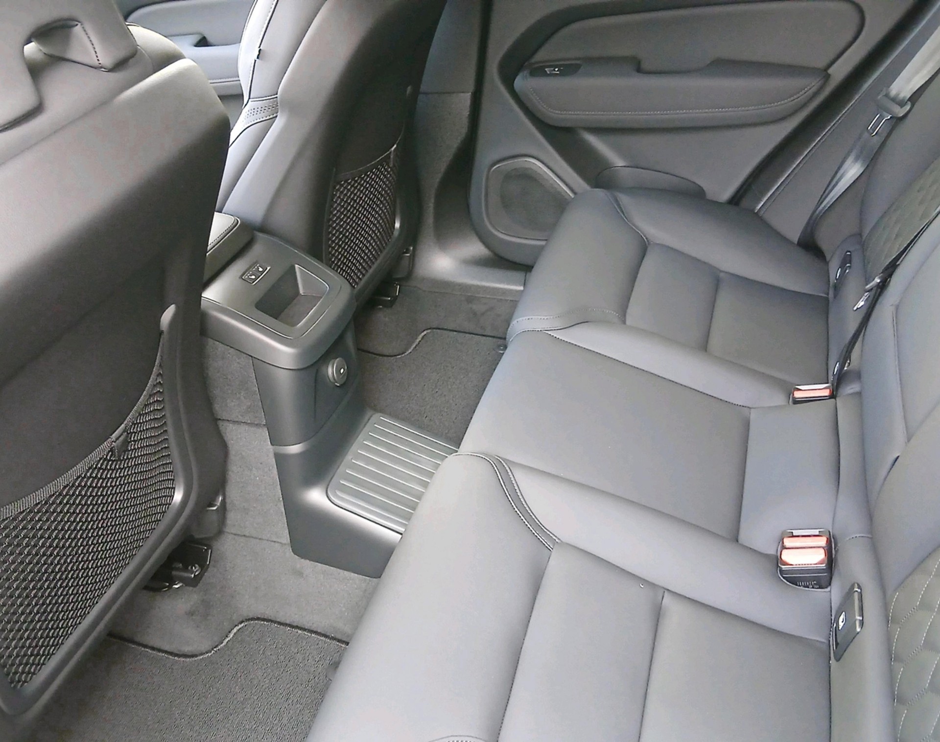 VOLVO XC60 2.0 T6 TE Plus Bright eAW-showroom-element-3