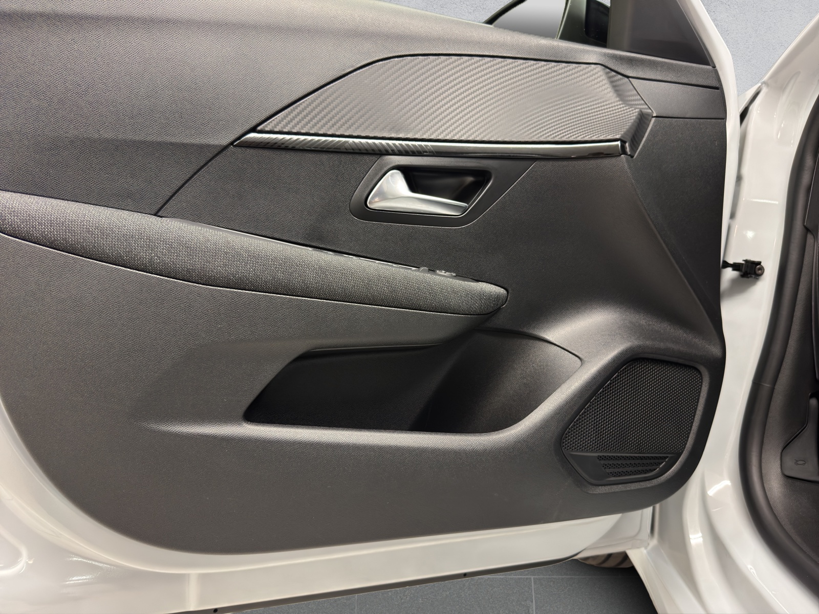 PEUGEOT 208 1.2 PureTech Style-image-14