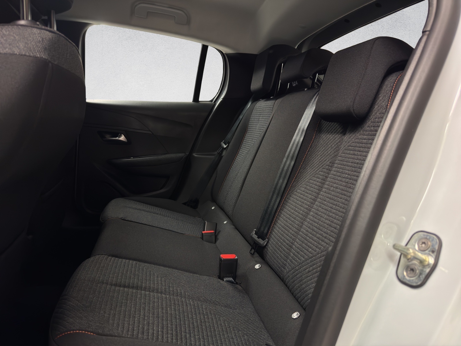PEUGEOT 208 1.2 PureTech Style-image-15