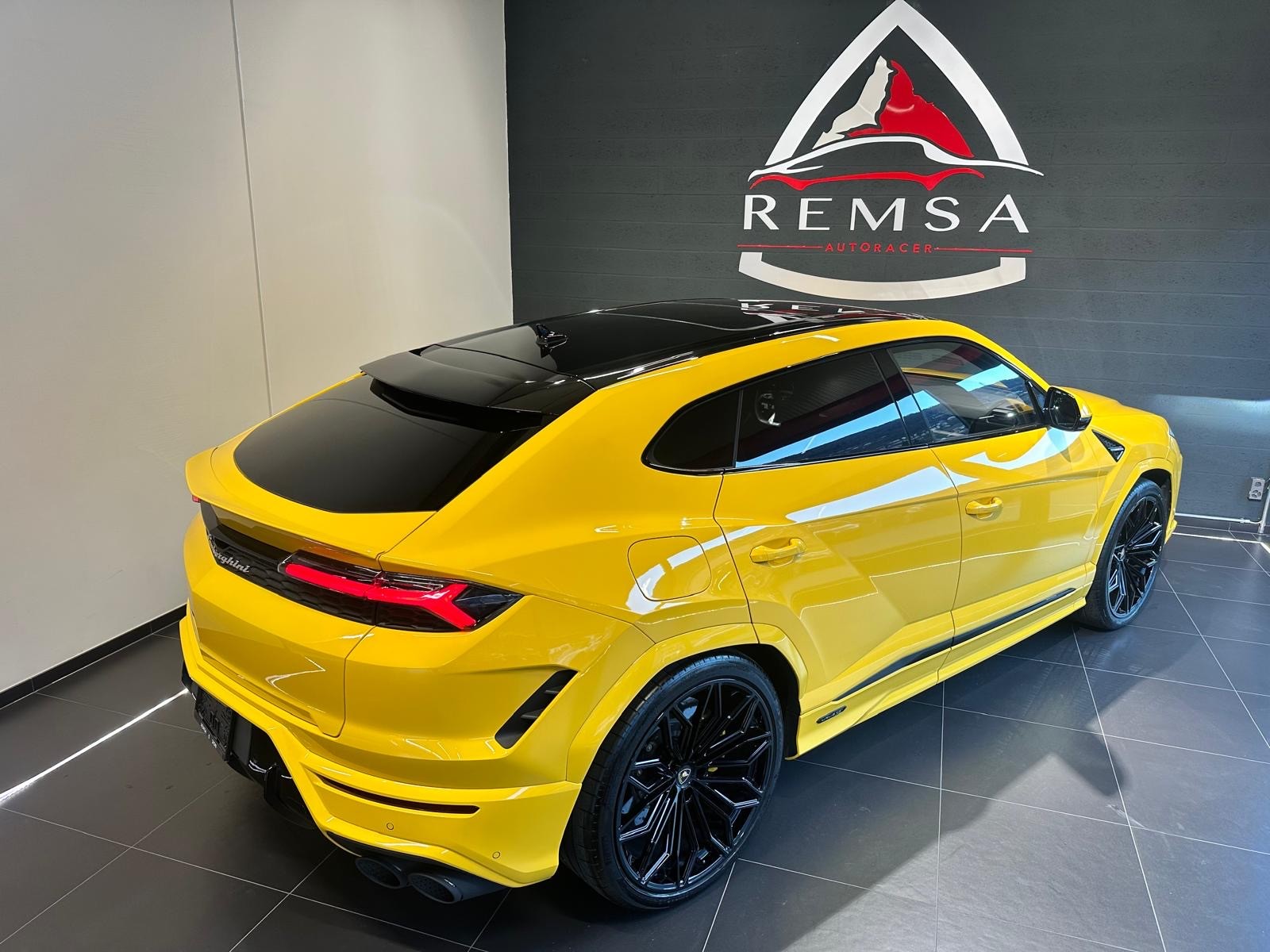 LAMBORGHINI Urus SE-image-7
