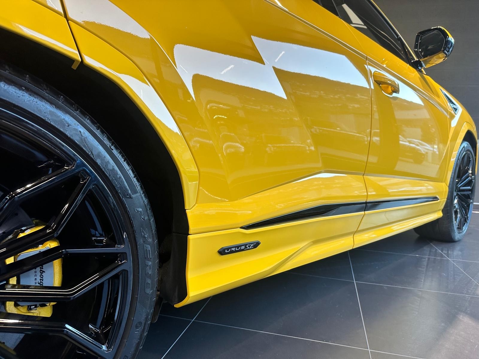 LAMBORGHINI Urus SE-image-10