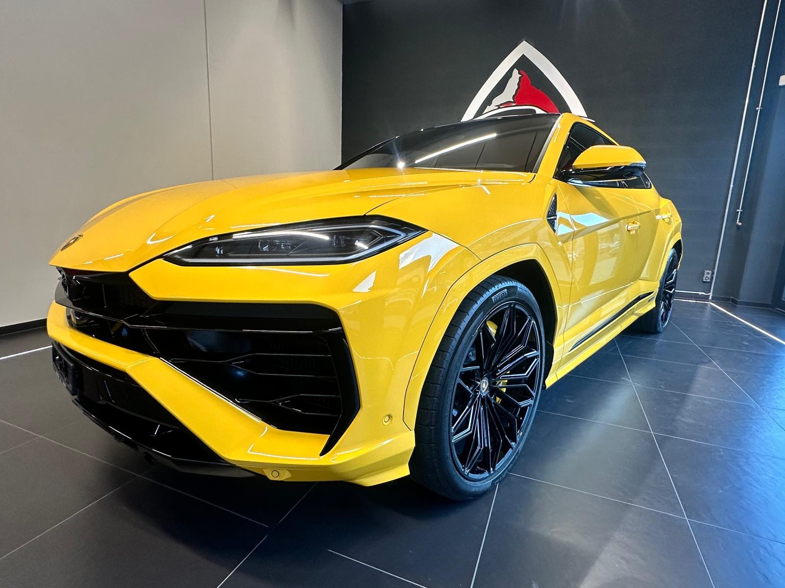 LAMBORGHINI Urus SE-image-2