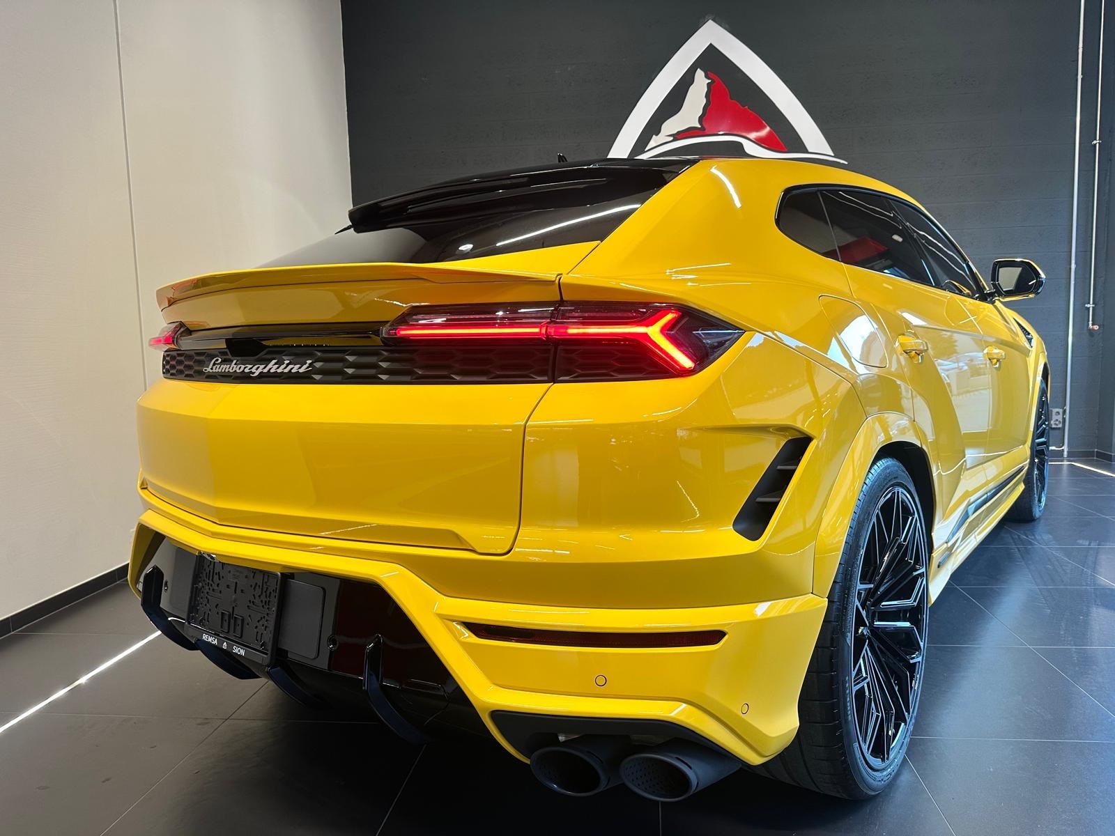 LAMBORGHINI Urus SE-image-9