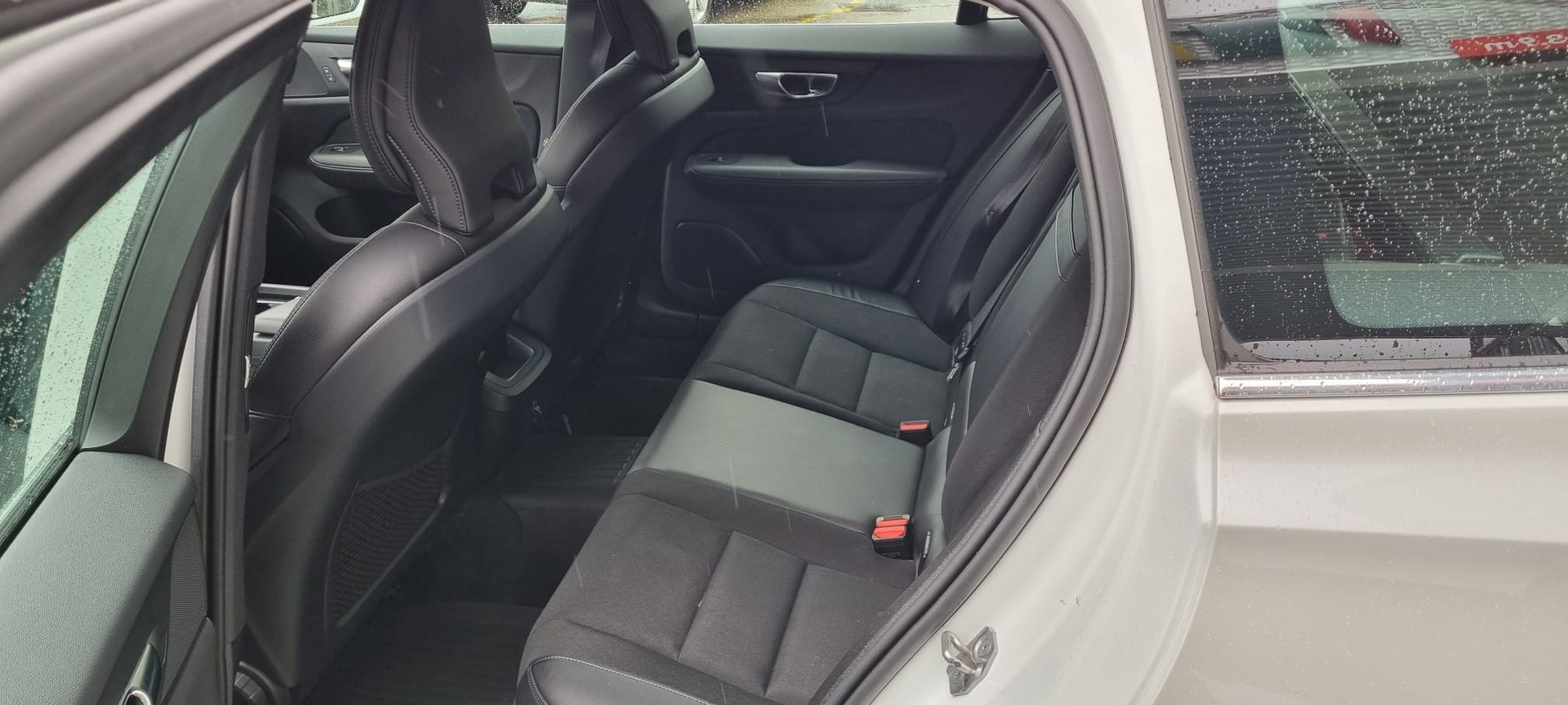 VOLVO V60 D3 Momentum Geartronic-image-6