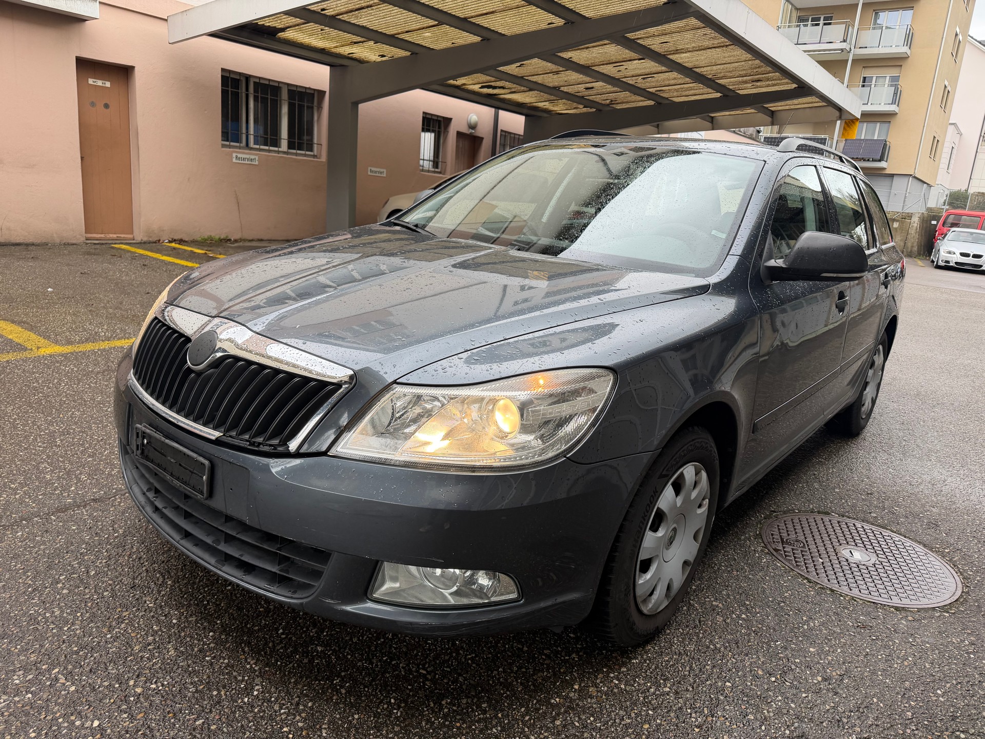 SKODA Octavia Combi 1.4 TSI Entry-image-1