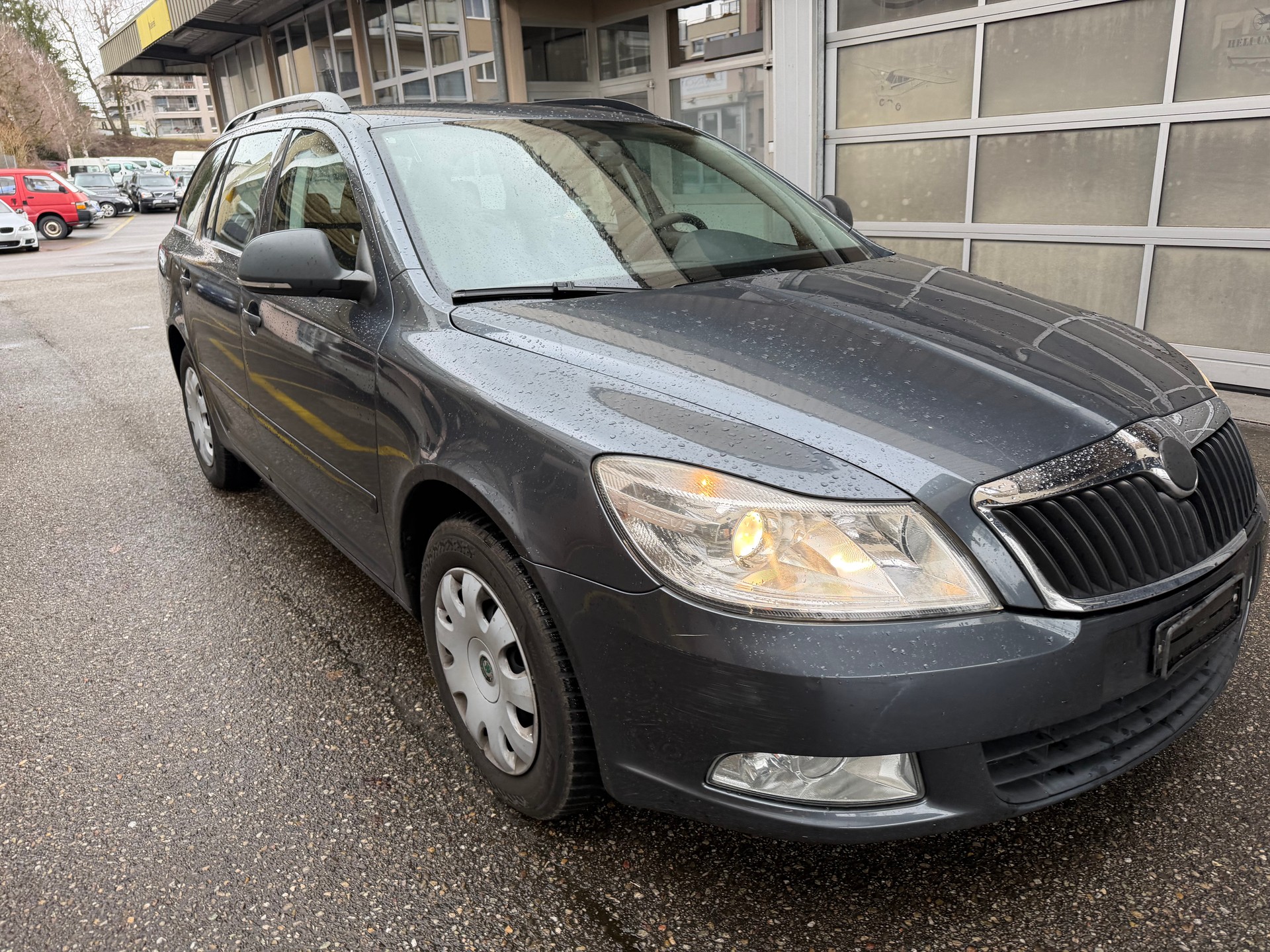SKODA Octavia Combi 1.4 TSI Entry-image-2