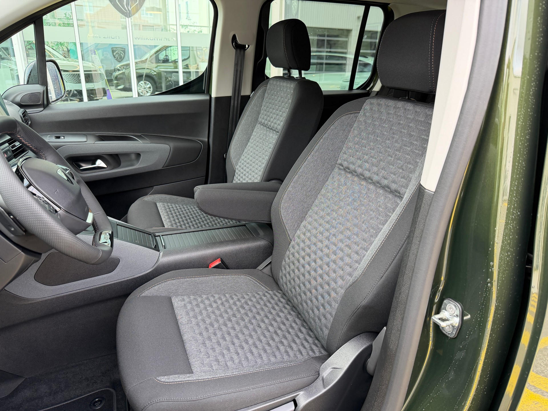 PEUGEOT Rifter 1.5 BlueHDi GT EAT8-image-9