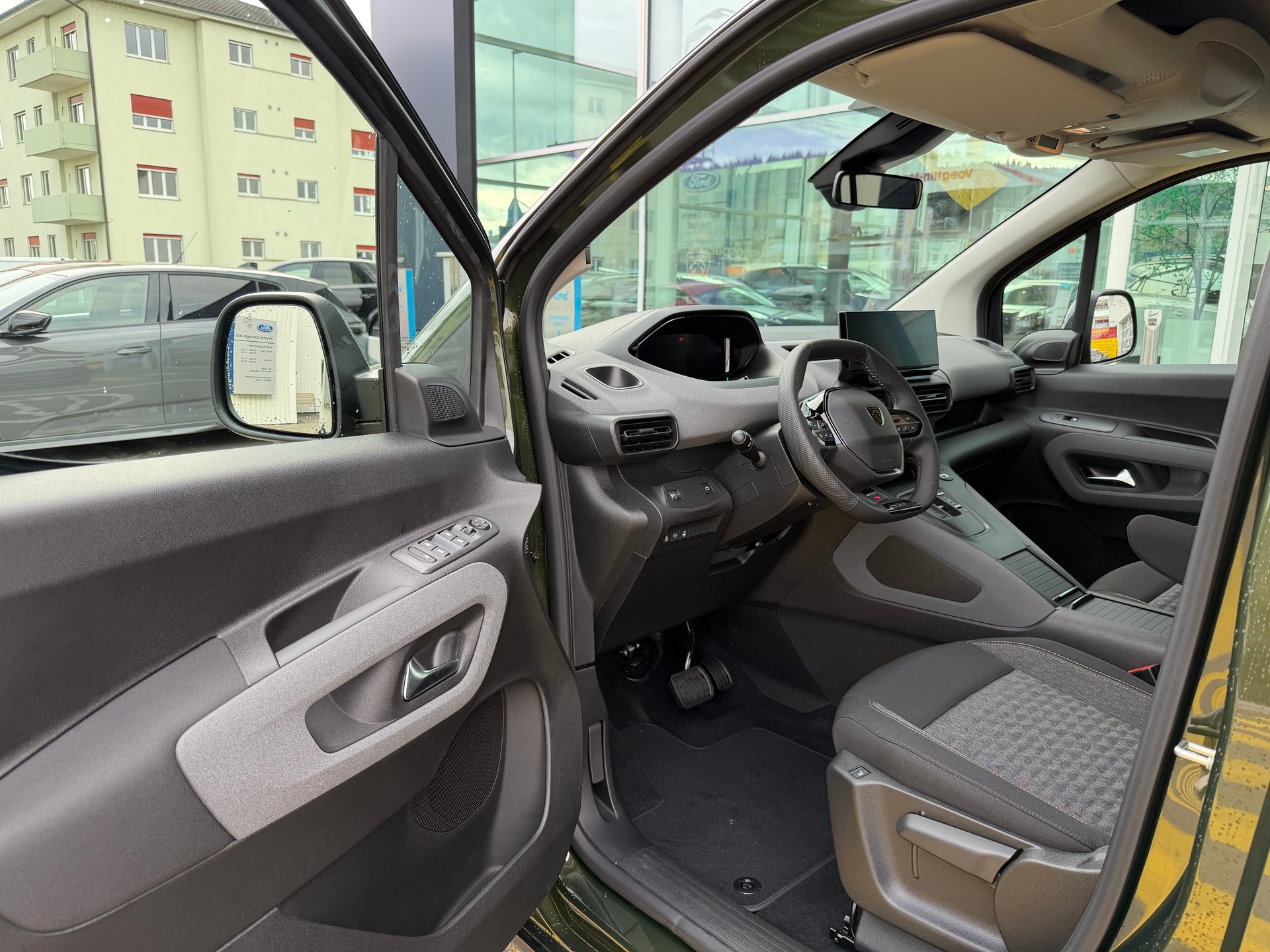 PEUGEOT Rifter 1.5 BlueHDi GT EAT8-image-8