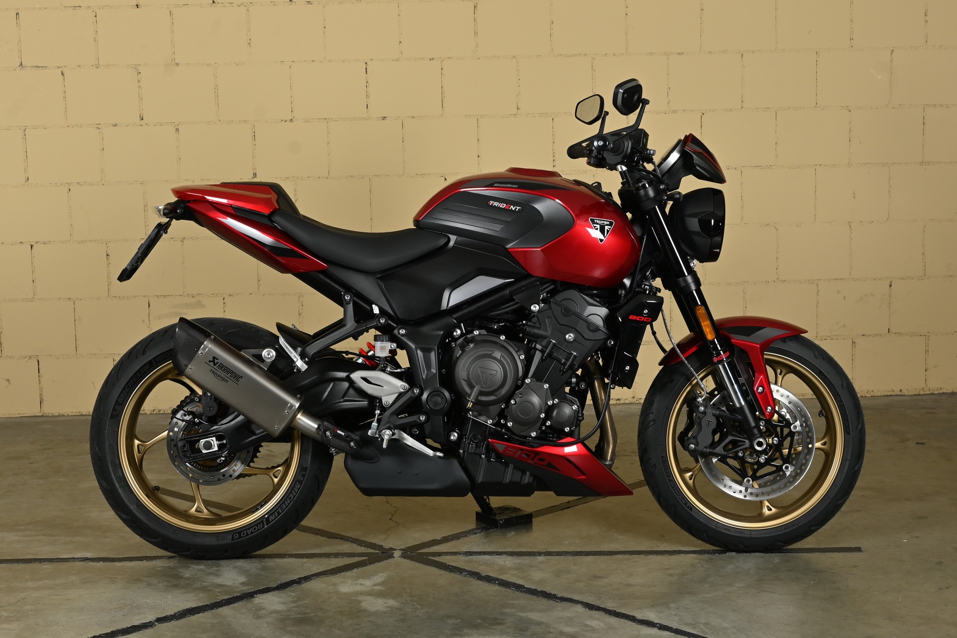 TRIUMPH Trident 800