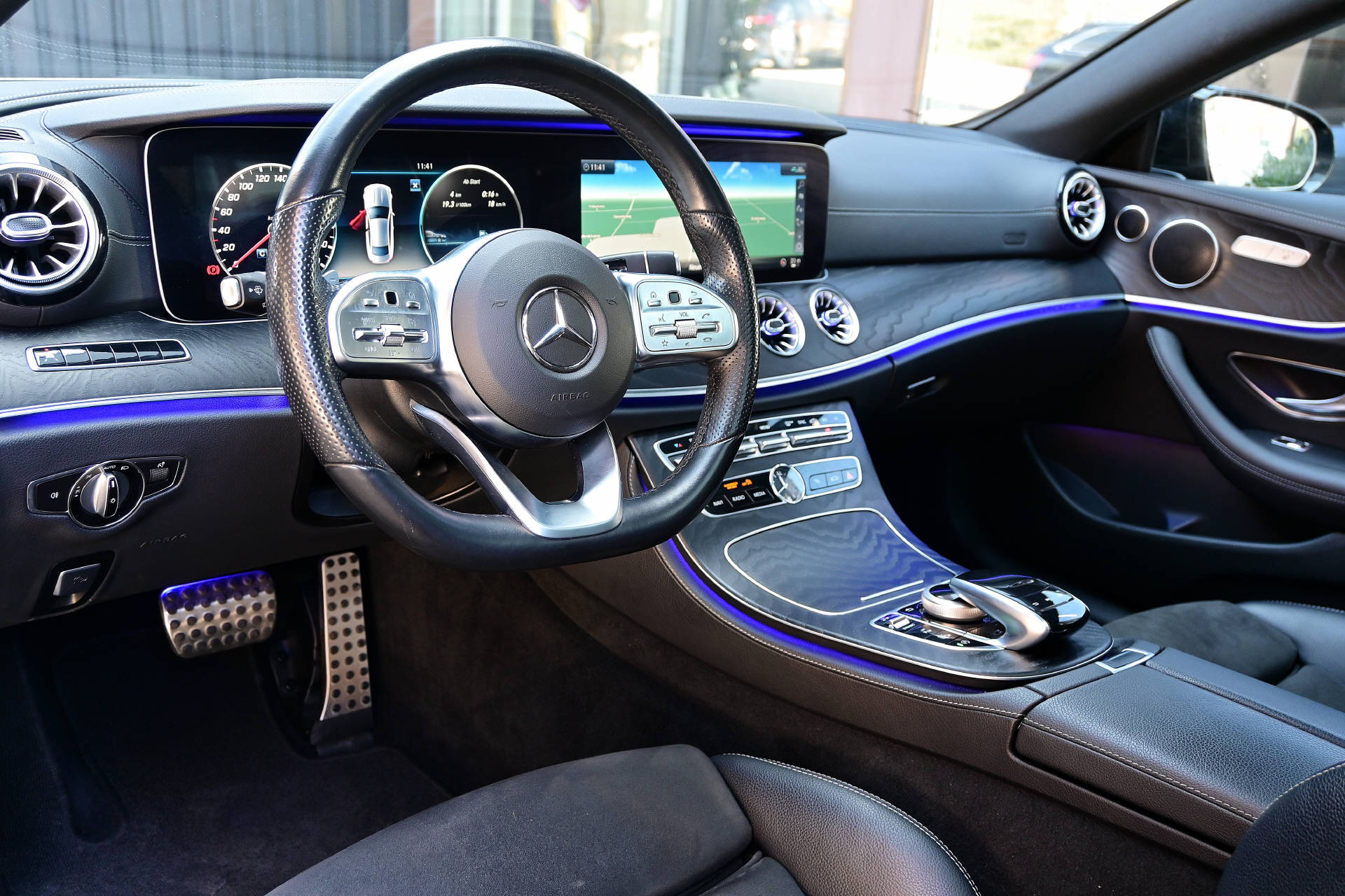 MERCEDES-BENZ E 300 AMG Line Coupé-image-6