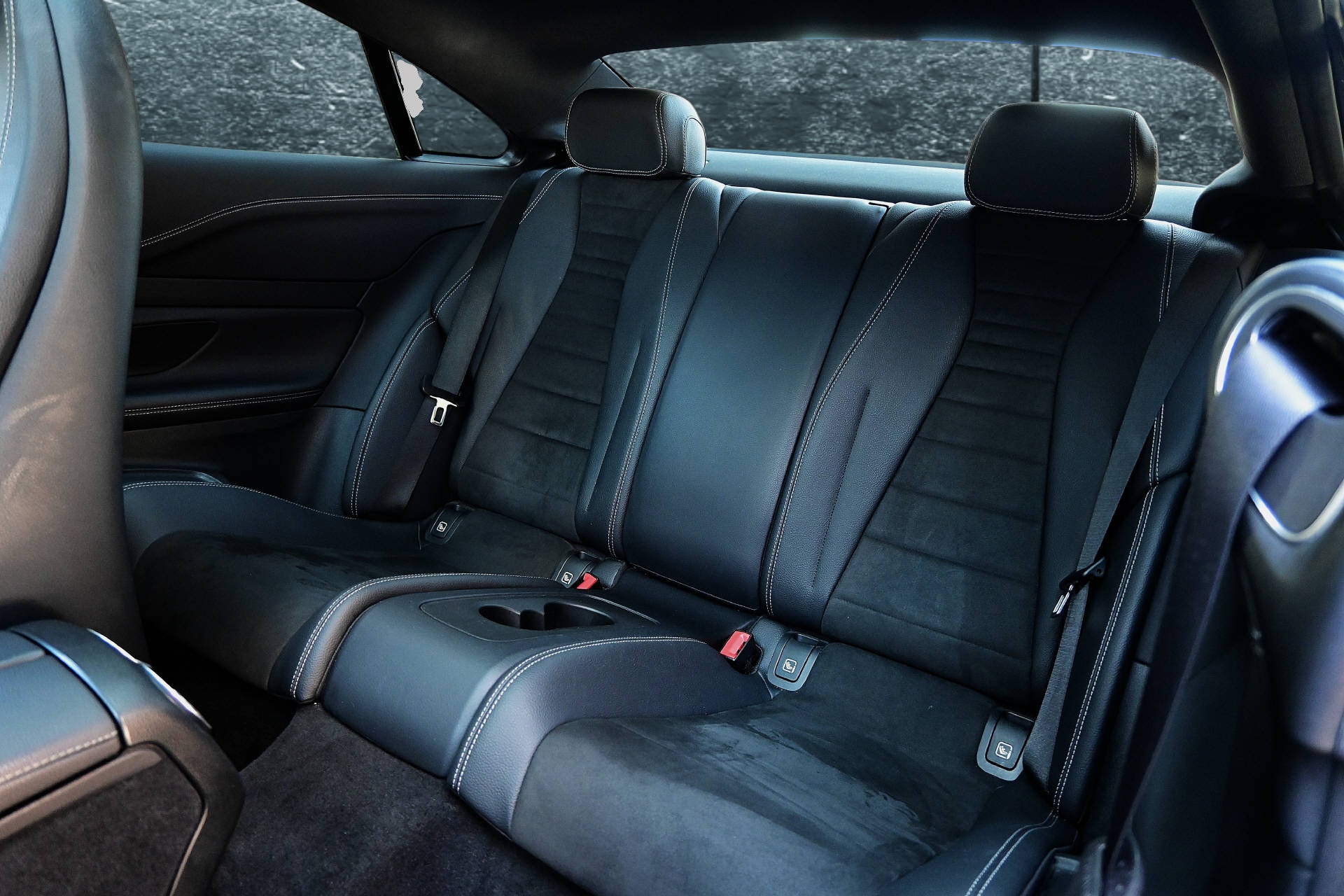 MERCEDES-BENZ E 300 AMG Line Coupé-image-10