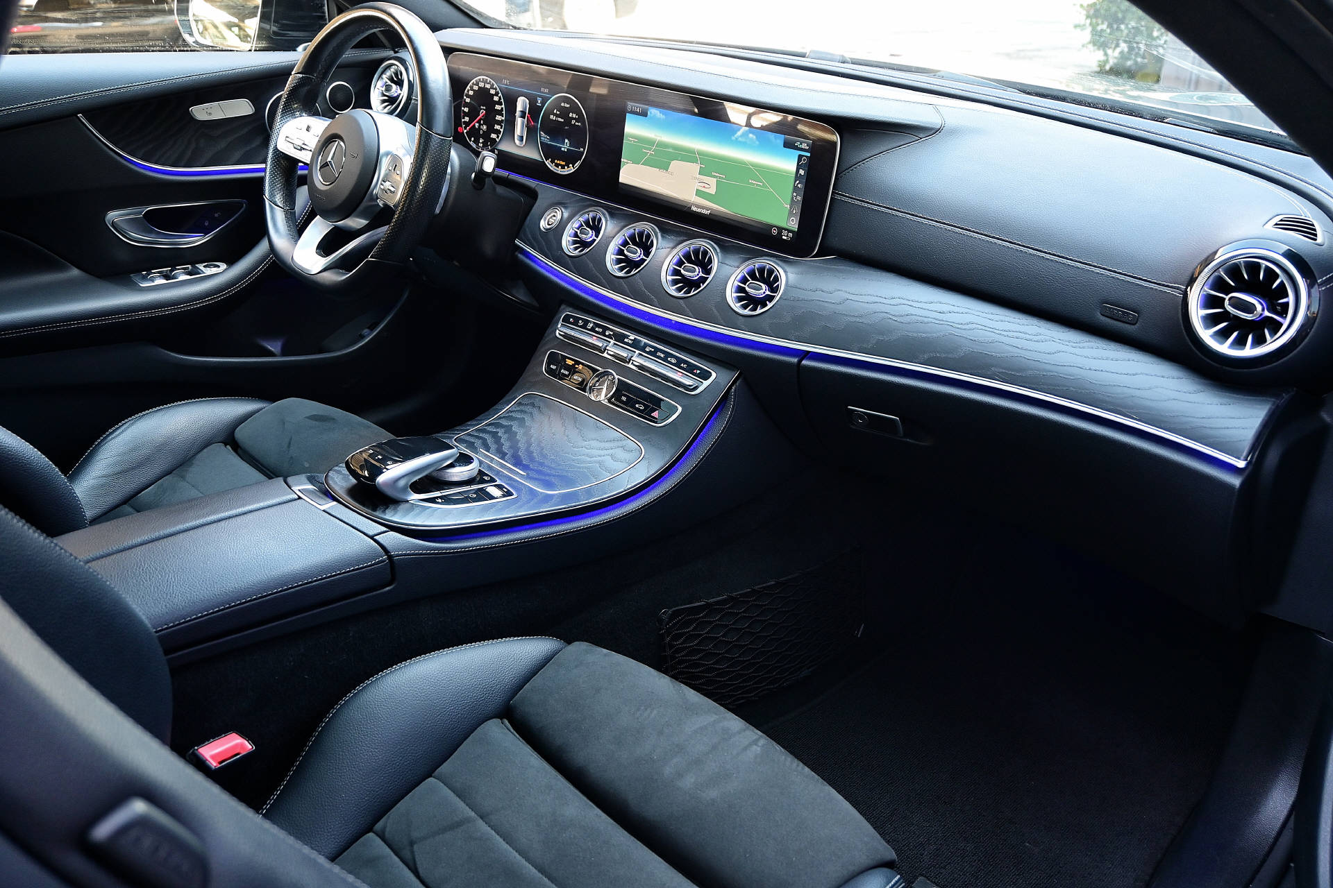 MERCEDES-BENZ E 300 AMG Line Coupé-image-7