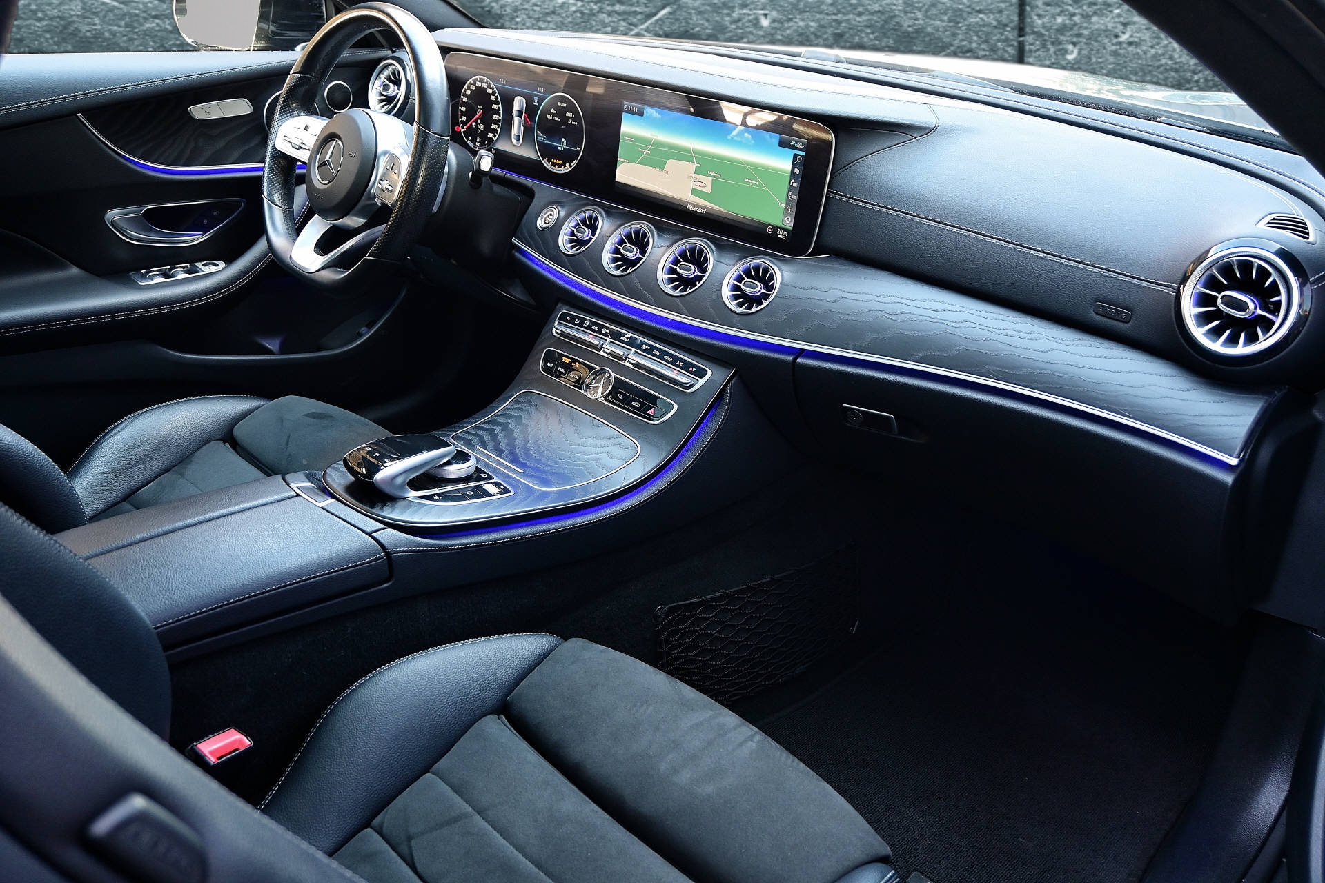 MERCEDES-BENZ E 300 AMG Line Coupé-image-7