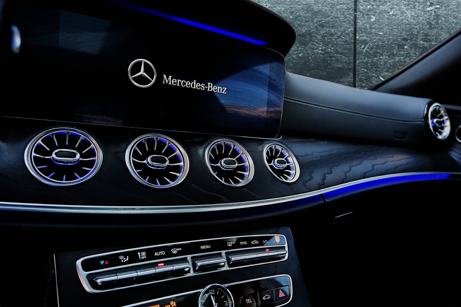 MERCEDES-BENZ E 300 AMG Line Coupé-image-14