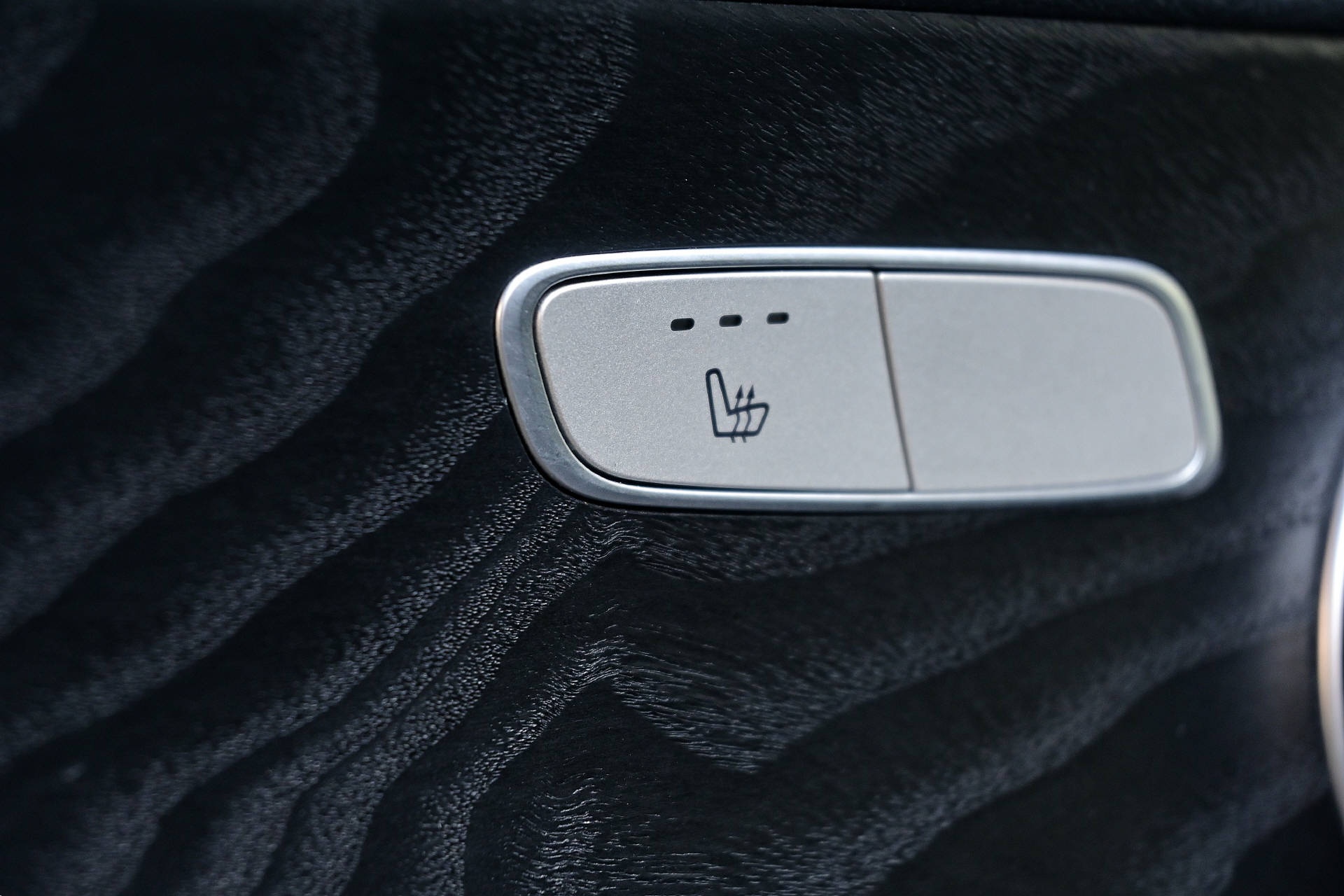 MERCEDES-BENZ E 300 AMG Line Coupé-image-16