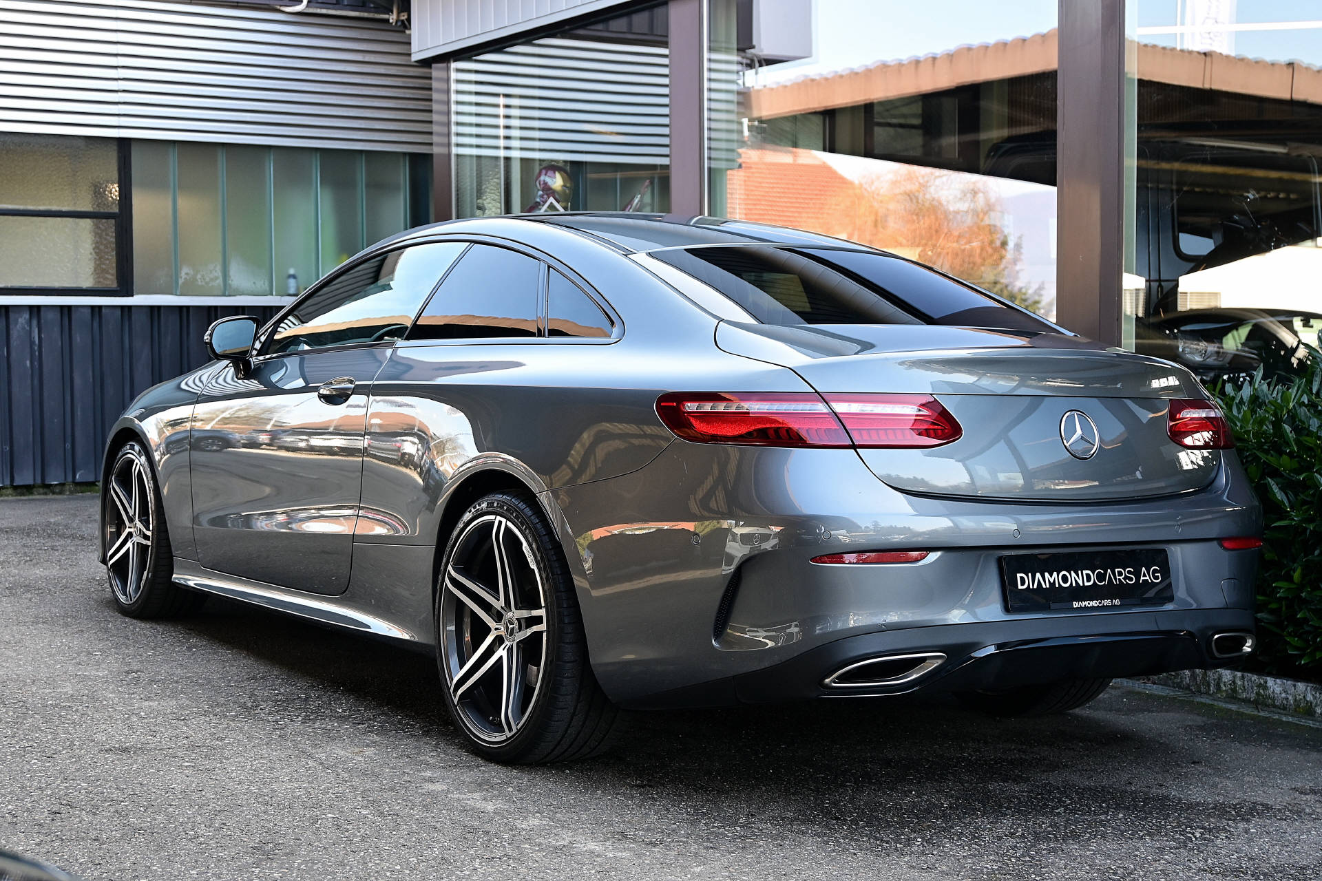 MERCEDES-BENZ E 300 AMG Line Coupé-image-5