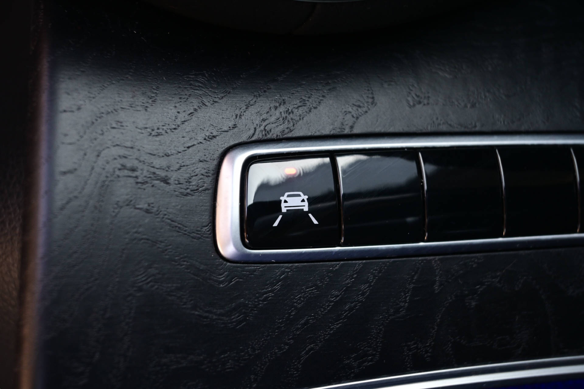 MERCEDES-BENZ E 300 AMG Line Coupé-image-17