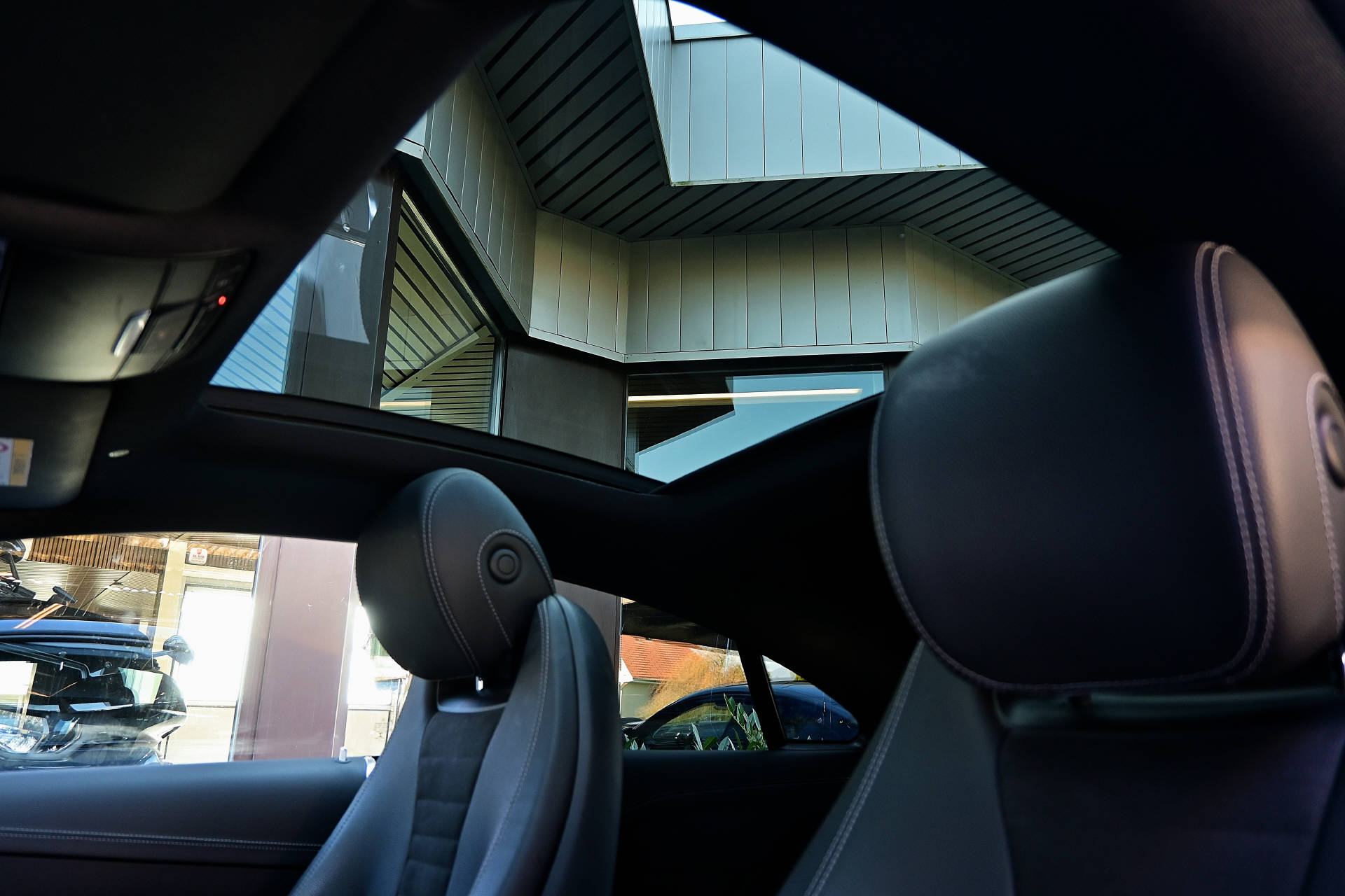 MERCEDES-BENZ E 300 AMG Line Coupé-image-9