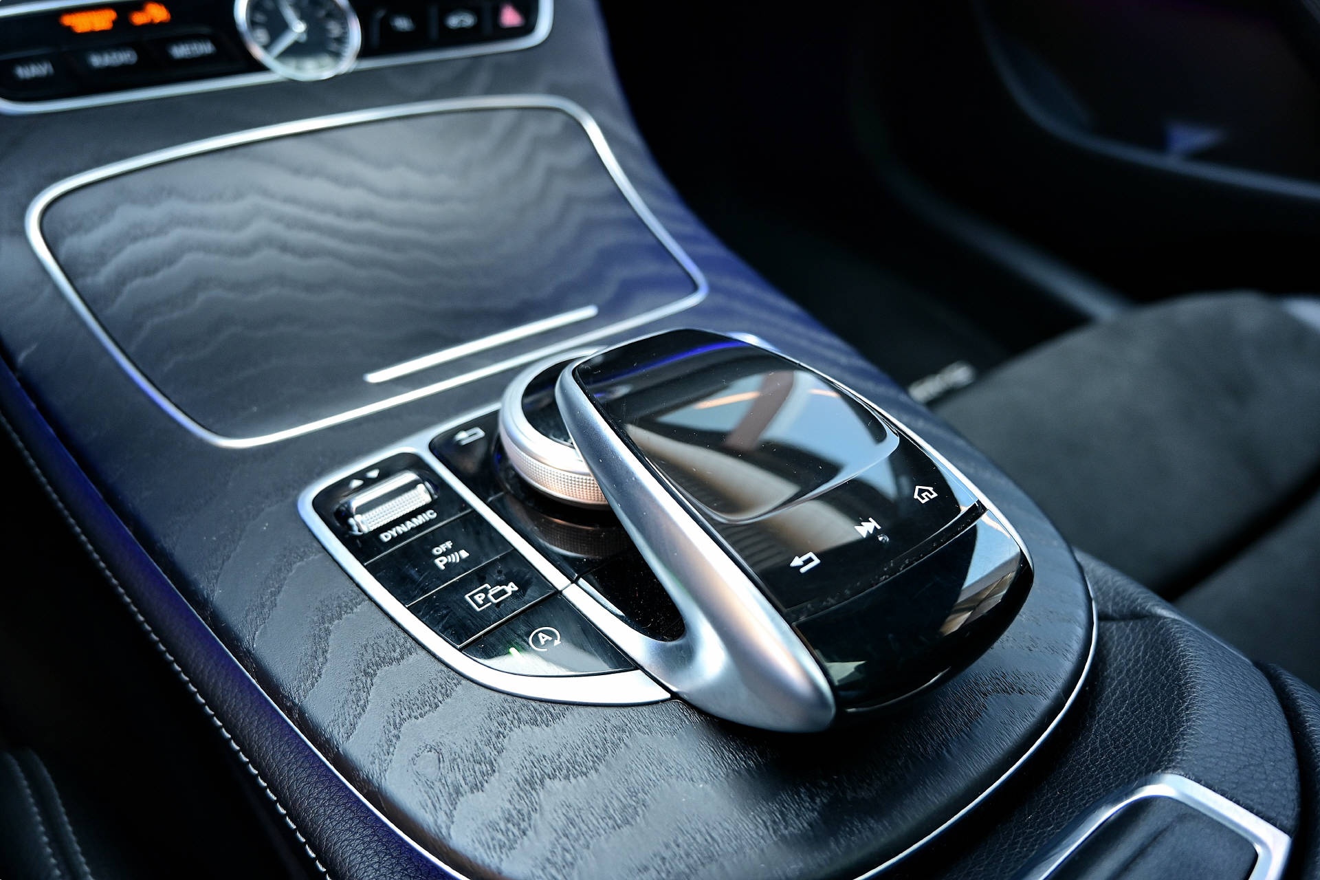 MERCEDES-BENZ E 300 AMG Line Coupé-image-11