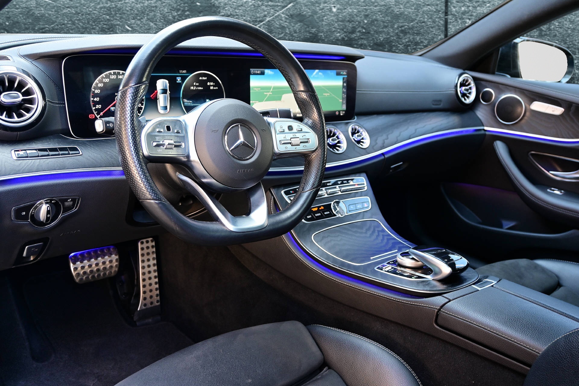 MERCEDES-BENZ E 300 AMG Line Coupé-image-6