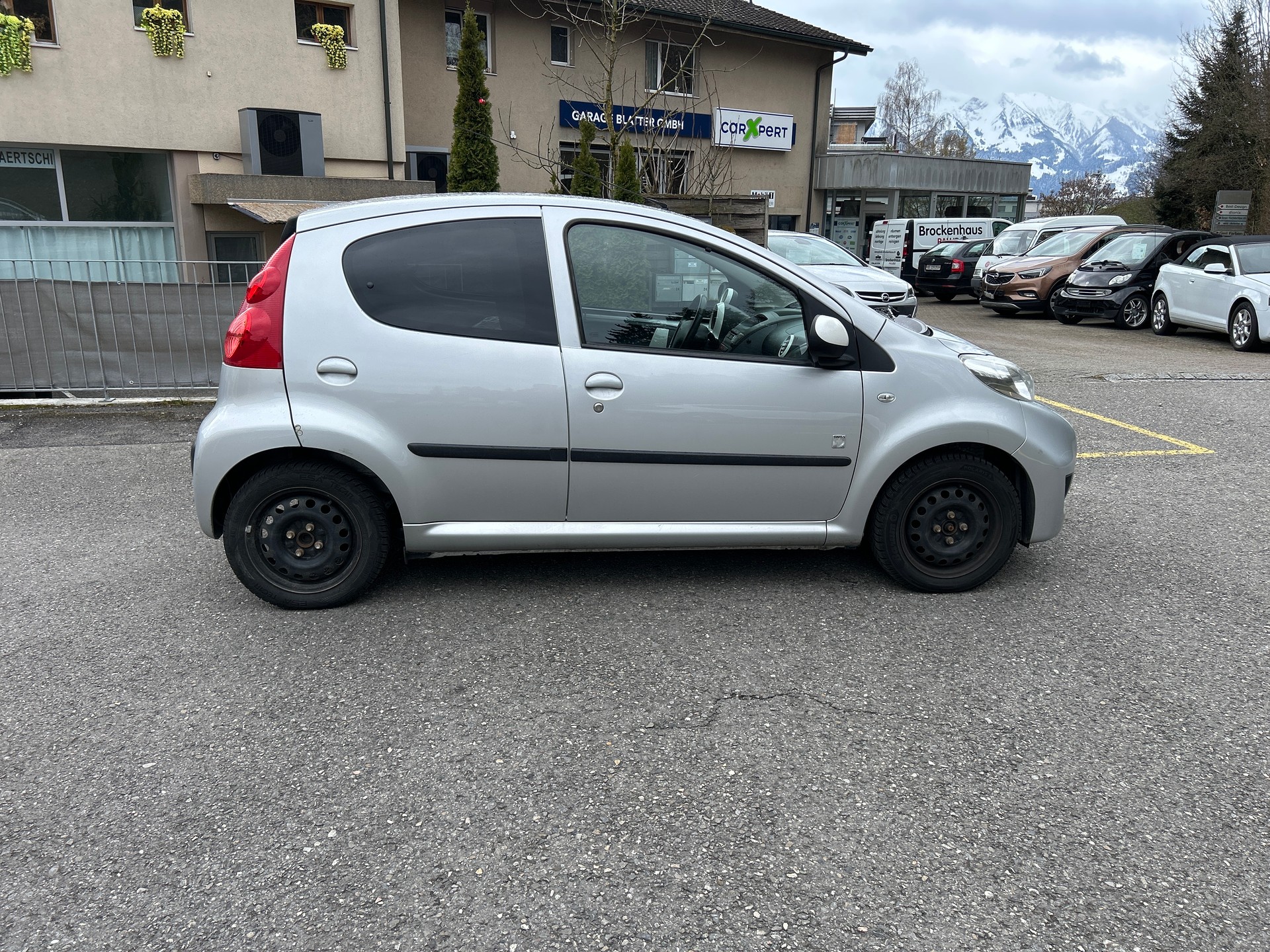 PEUGEOT 107 1.0 Swiss Edition-image-5