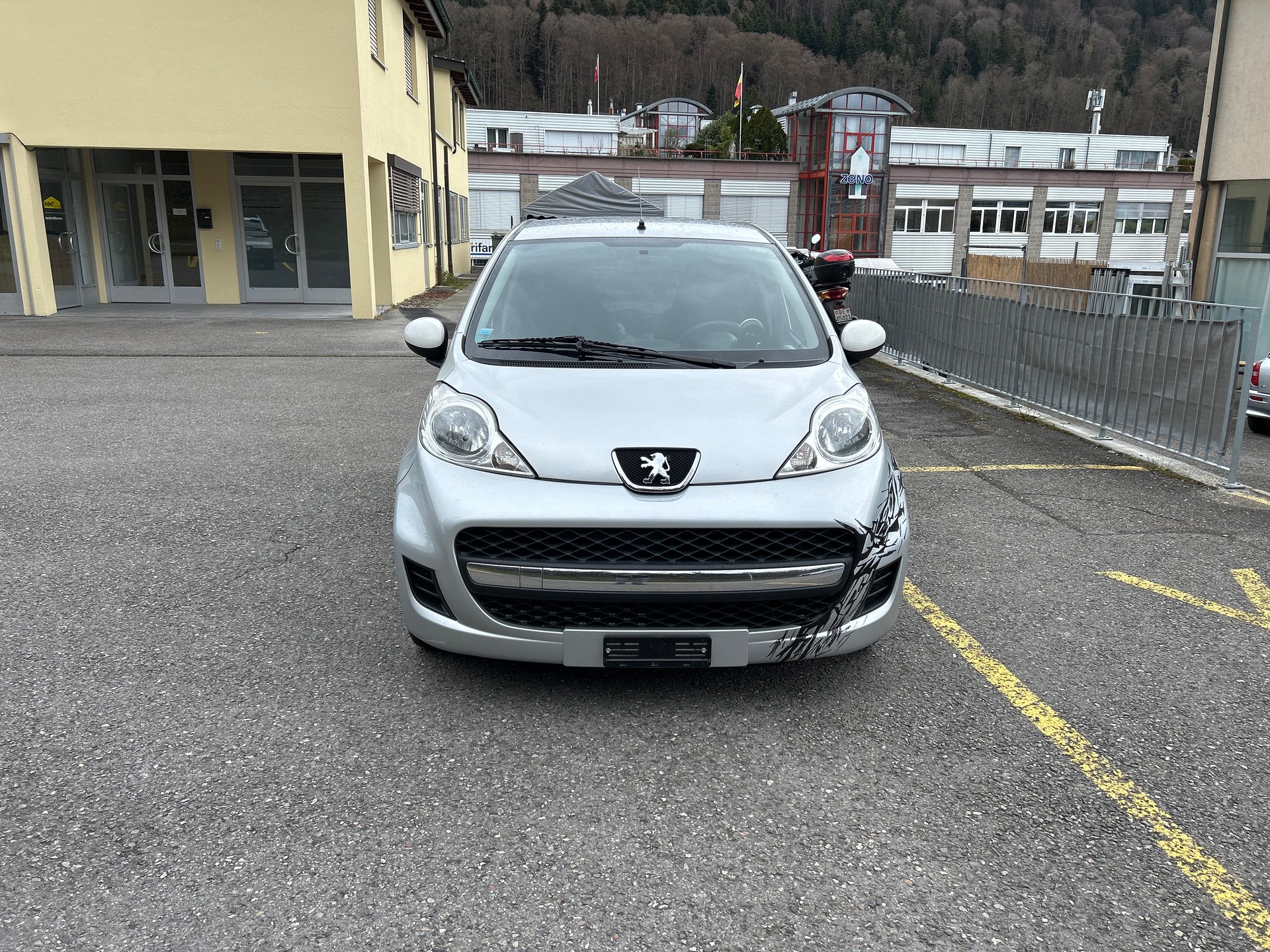 PEUGEOT 107 1.0 Swiss Edition-image-7