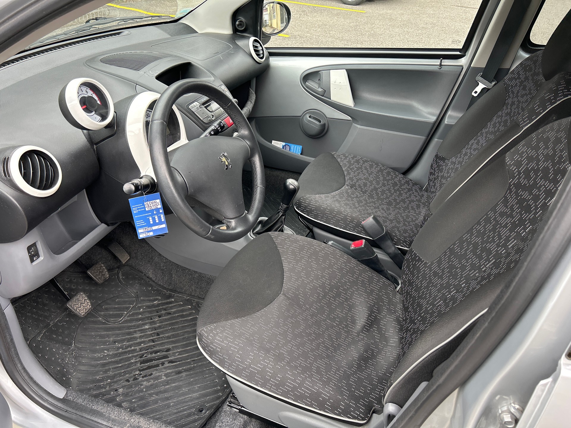 PEUGEOT 107 1.0 Swiss Edition-image-10