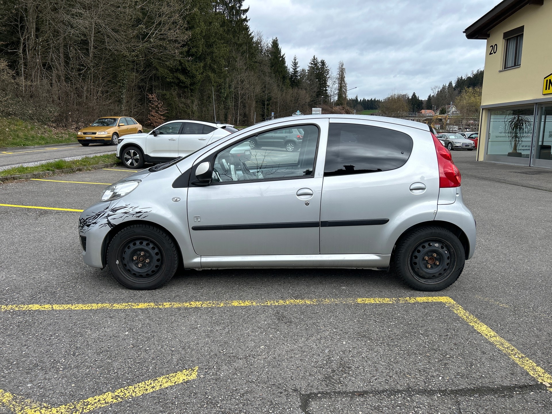 PEUGEOT 107 1.0 Swiss Edition-image-1