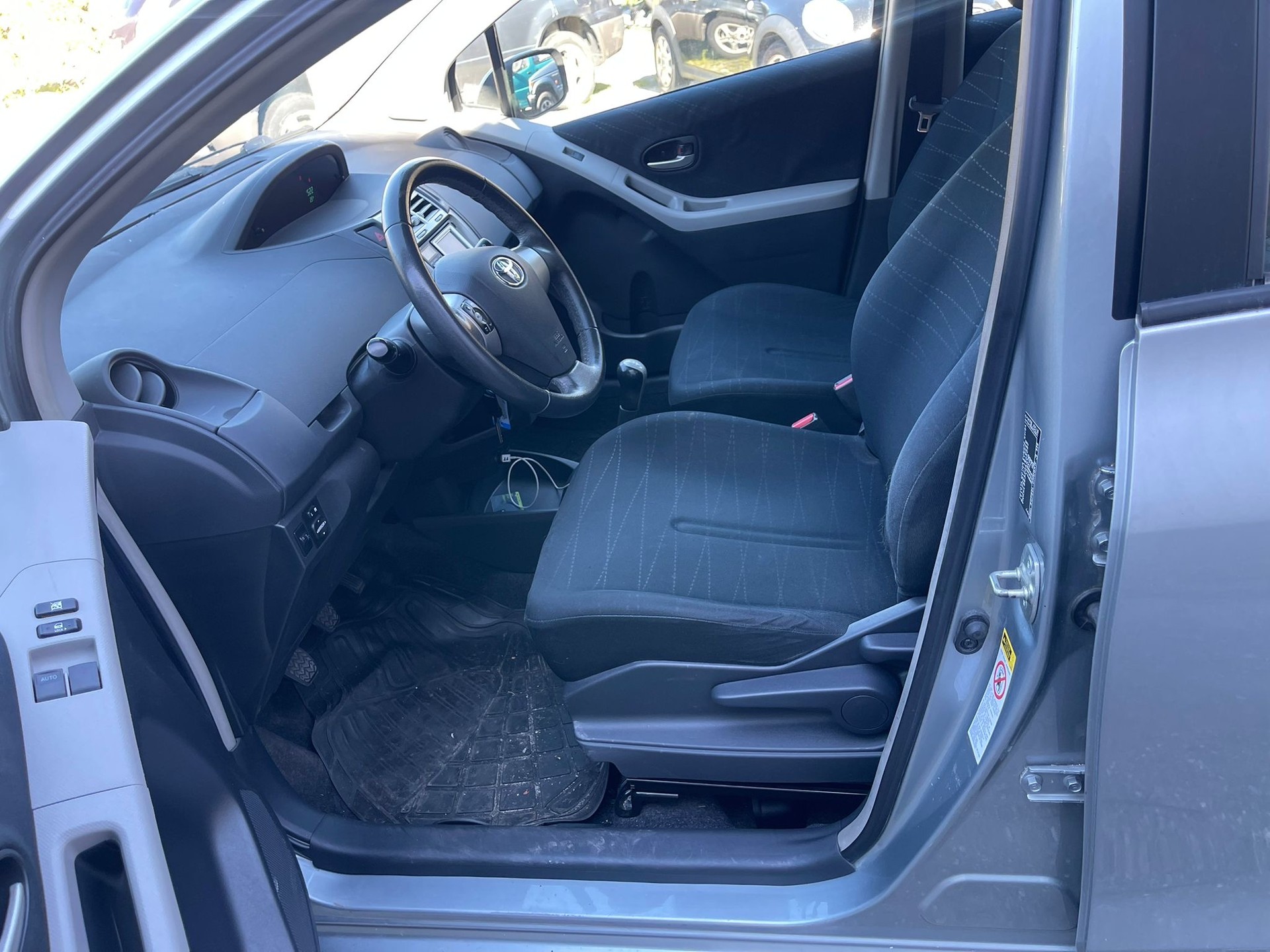 TOYOTA Yaris 1.3 Linea Luna-image-6