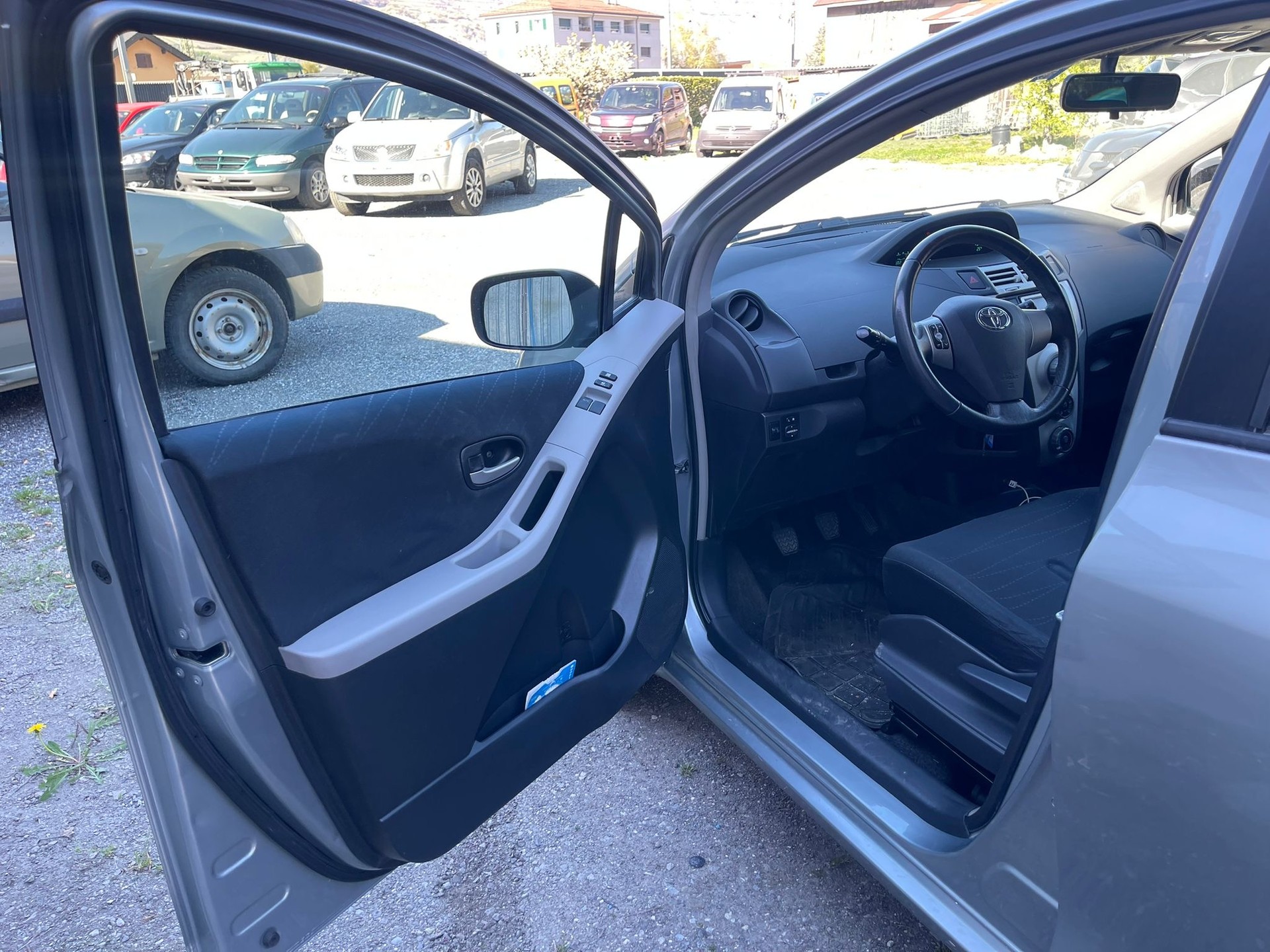 TOYOTA Yaris 1.3 Linea Luna-image-7