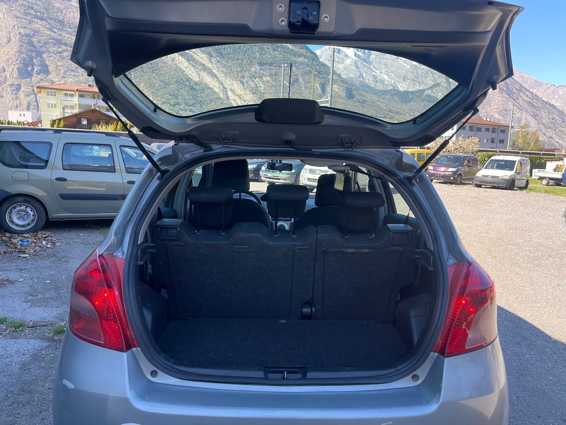 TOYOTA Yaris 1.3 Linea Luna-image-3