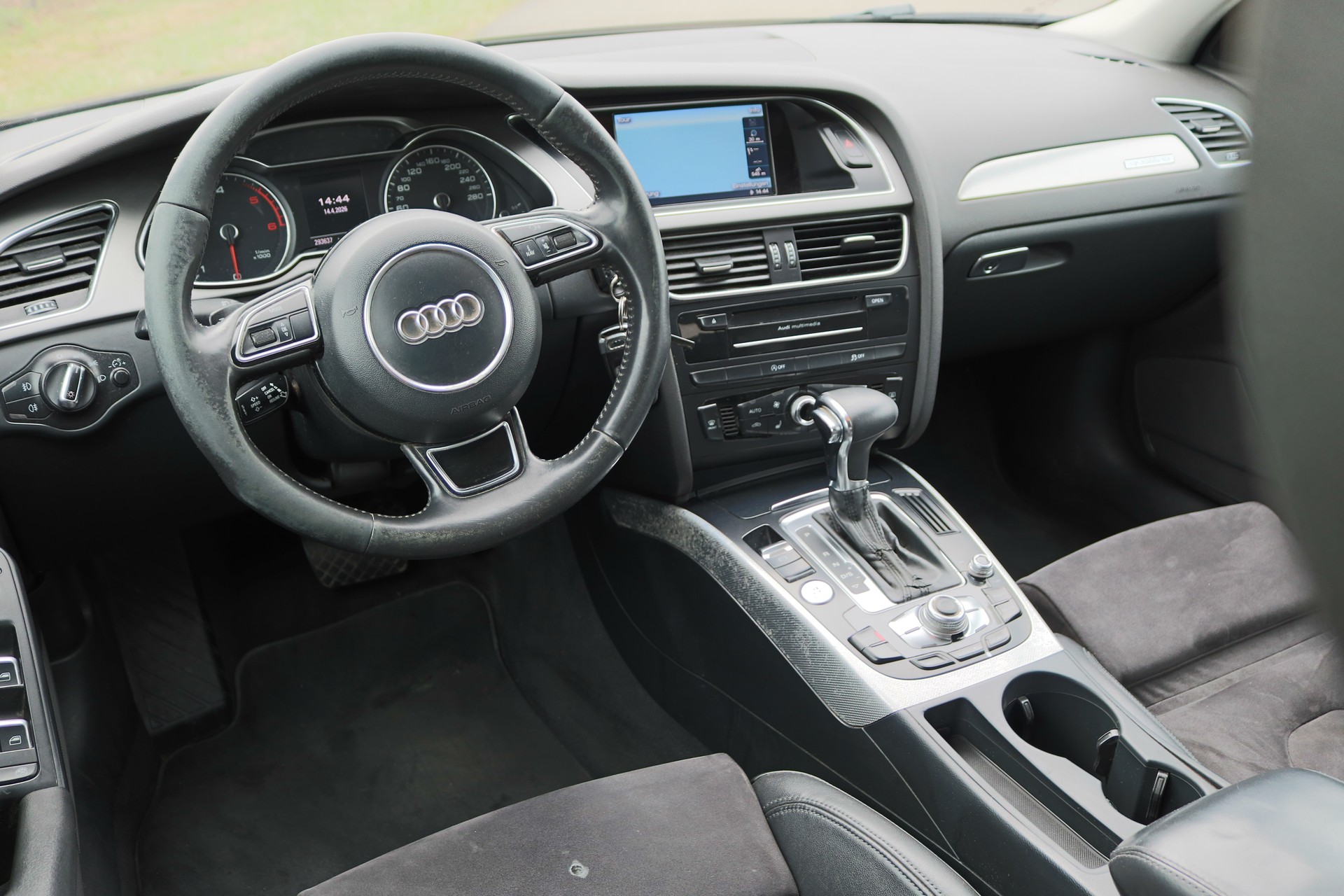 AUDI A4 Avant 3.0 TDI quattro S-tronic-image-6