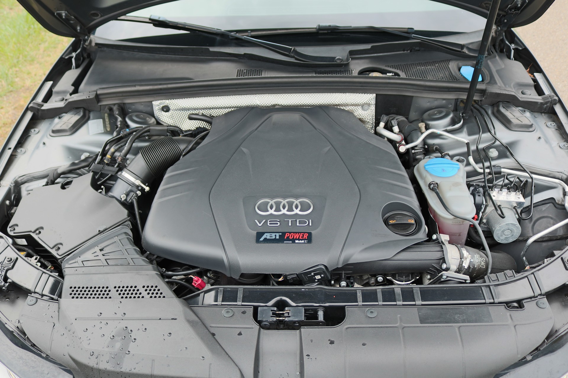 AUDI A4 Avant 3.0 TDI quattro S-tronic-image-8