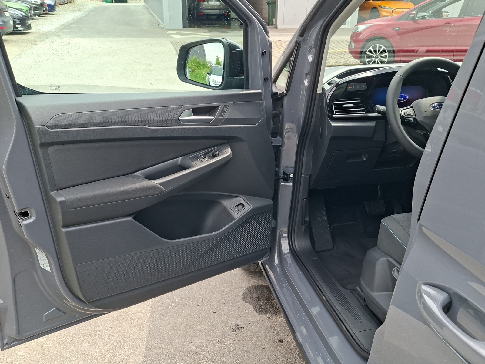 FORD Tourneo Connect 1.5 PHEV Active Automatique-image-4