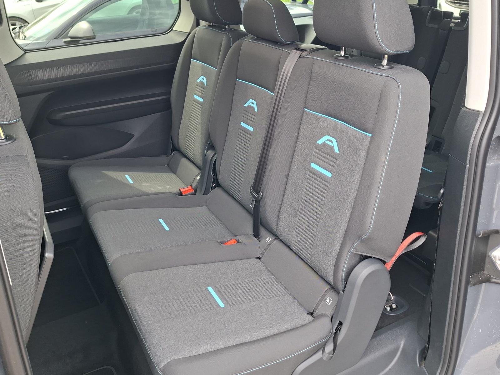 FORD Tourneo Connect 1.5 PHEV Active Automatique-image-6