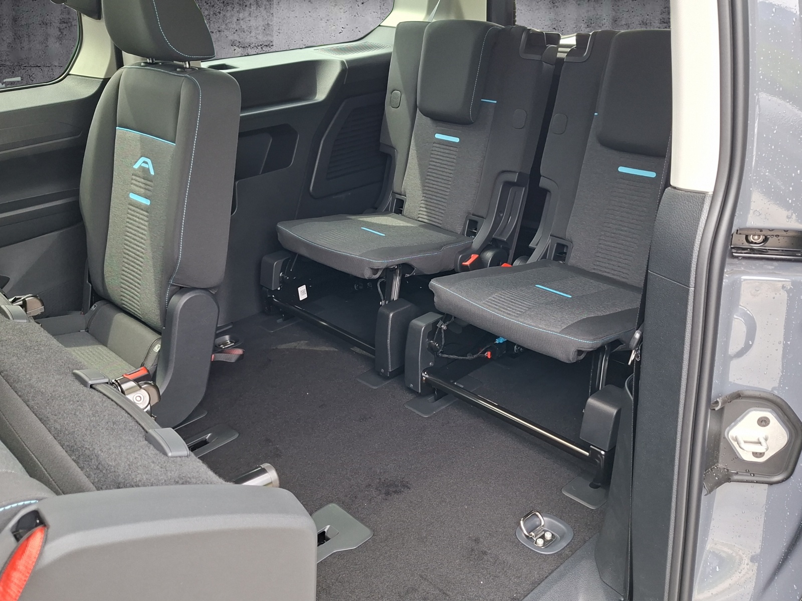 FORD Tourneo Connect 1.5 PHEV Active Automatique-image-7