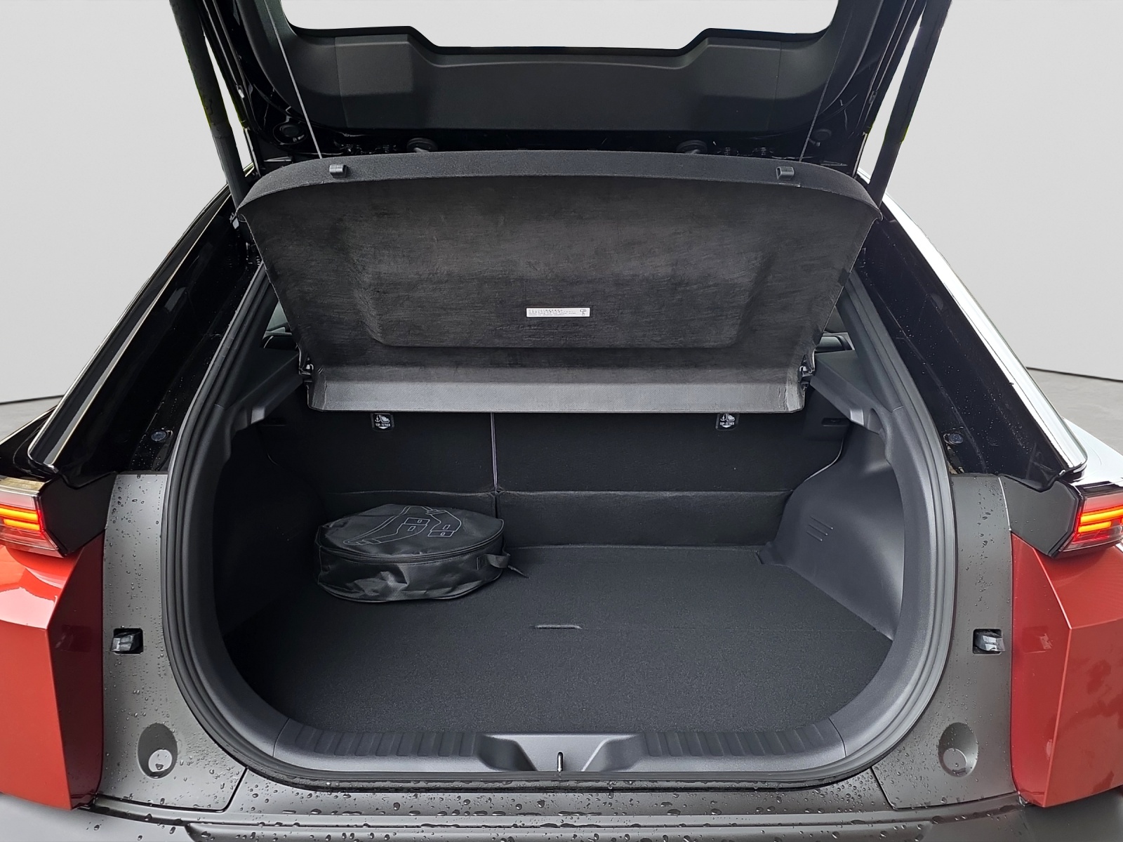 TOYOTA C-HR+ Premium AWD-image-14